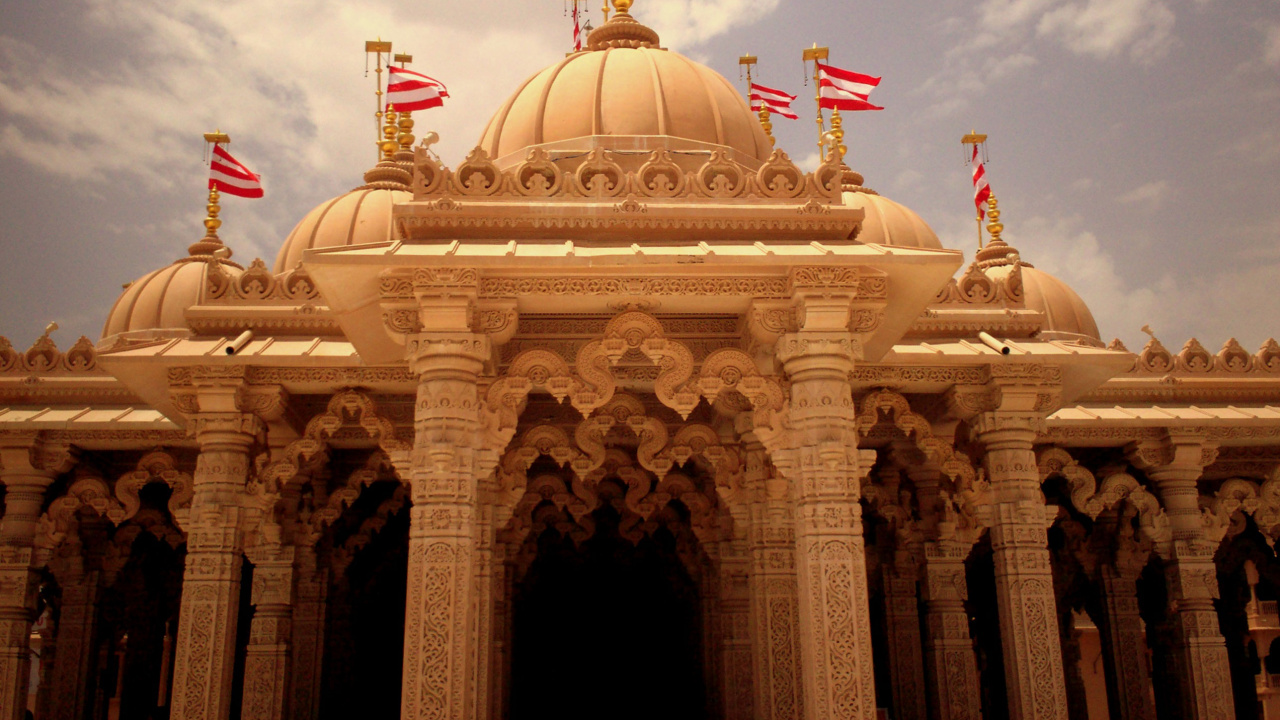 White and Gold Dome Building Under Cloudy Sky During Daytime. Wallpaper in 1280x720 Resolution