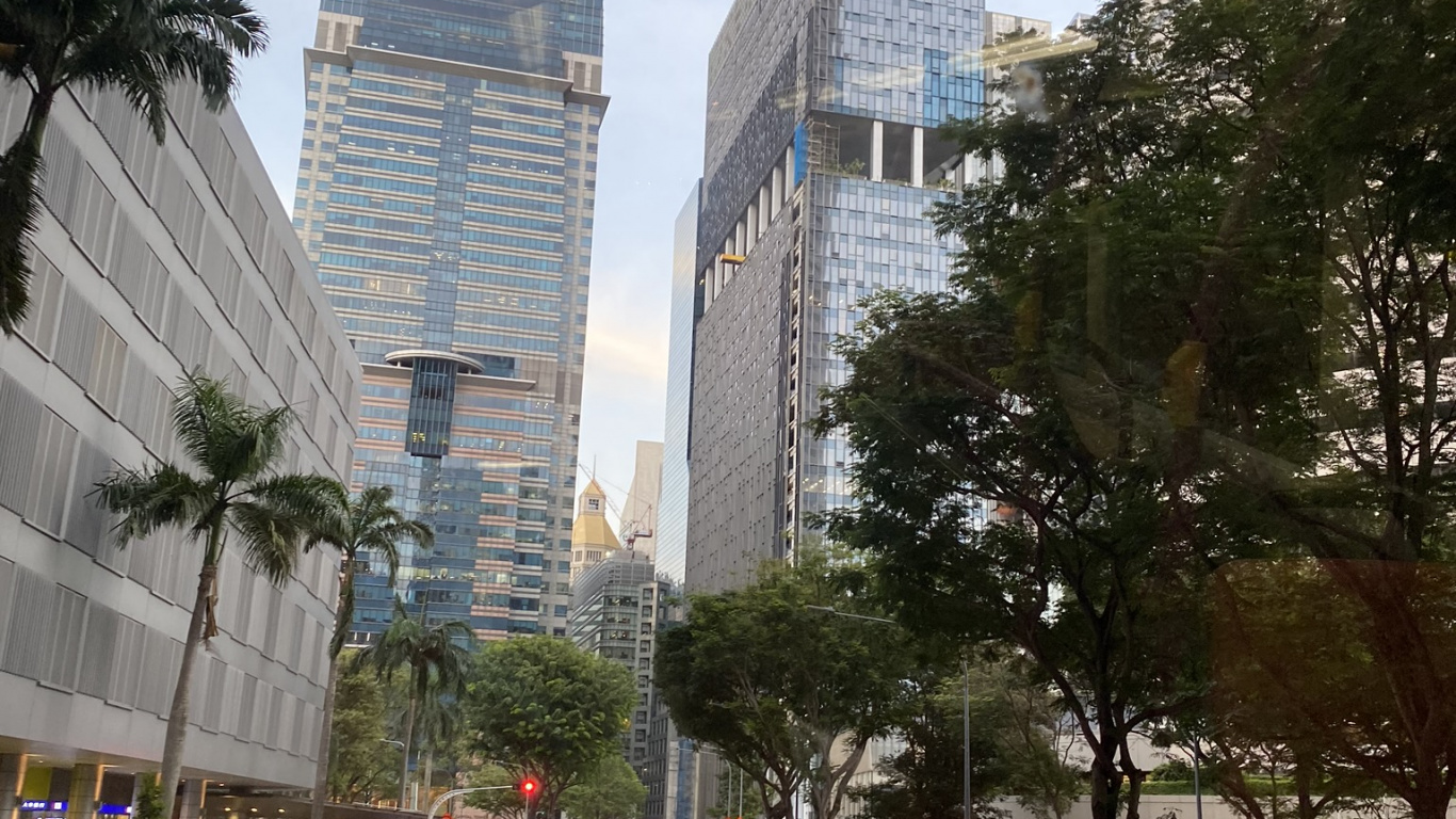 Carretera, Torre de Bloques, Área Urbana, Barrio, Infraestructura. Wallpaper in 1366x768 Resolution