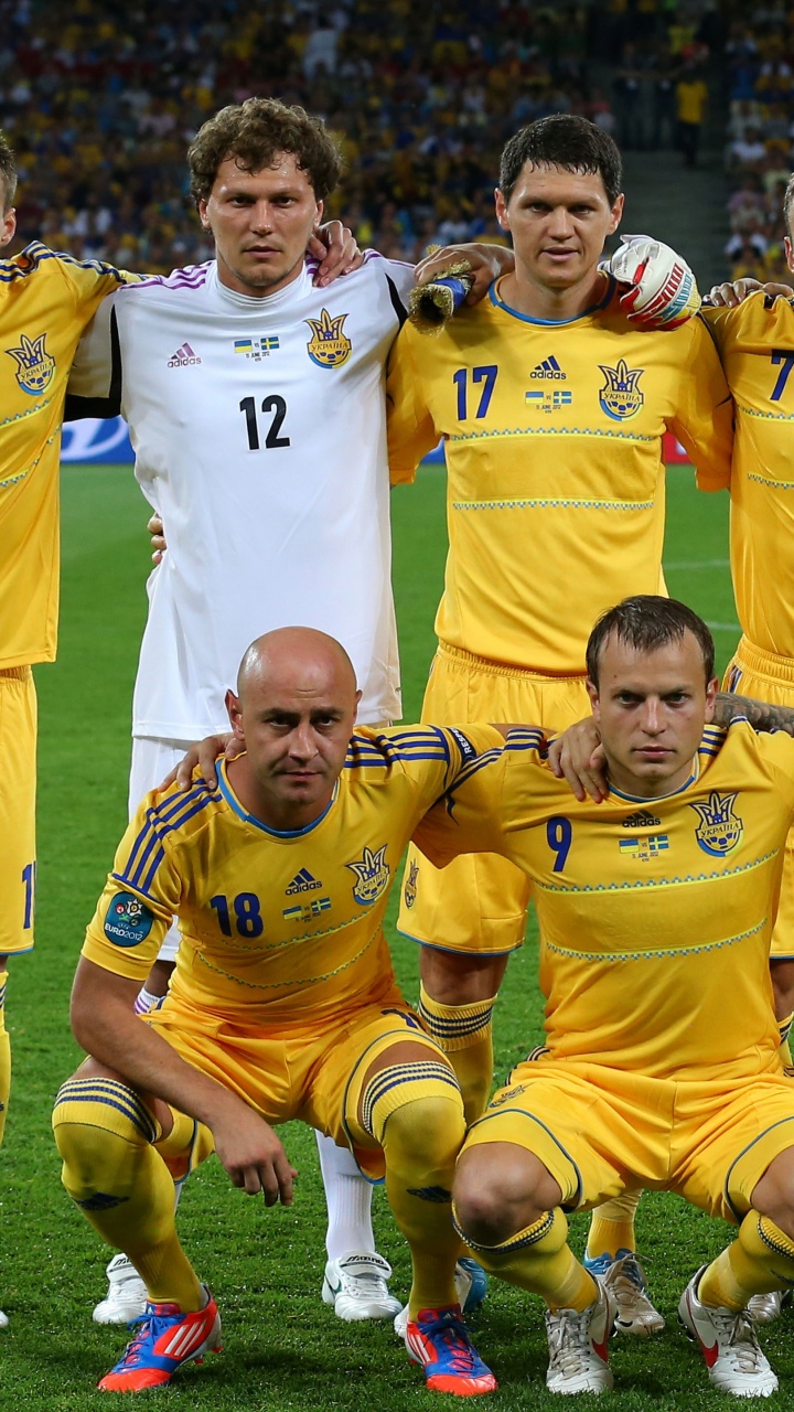 Group of Children in Yellow Soccer Jersey. Wallpaper in 720x1280 Resolution