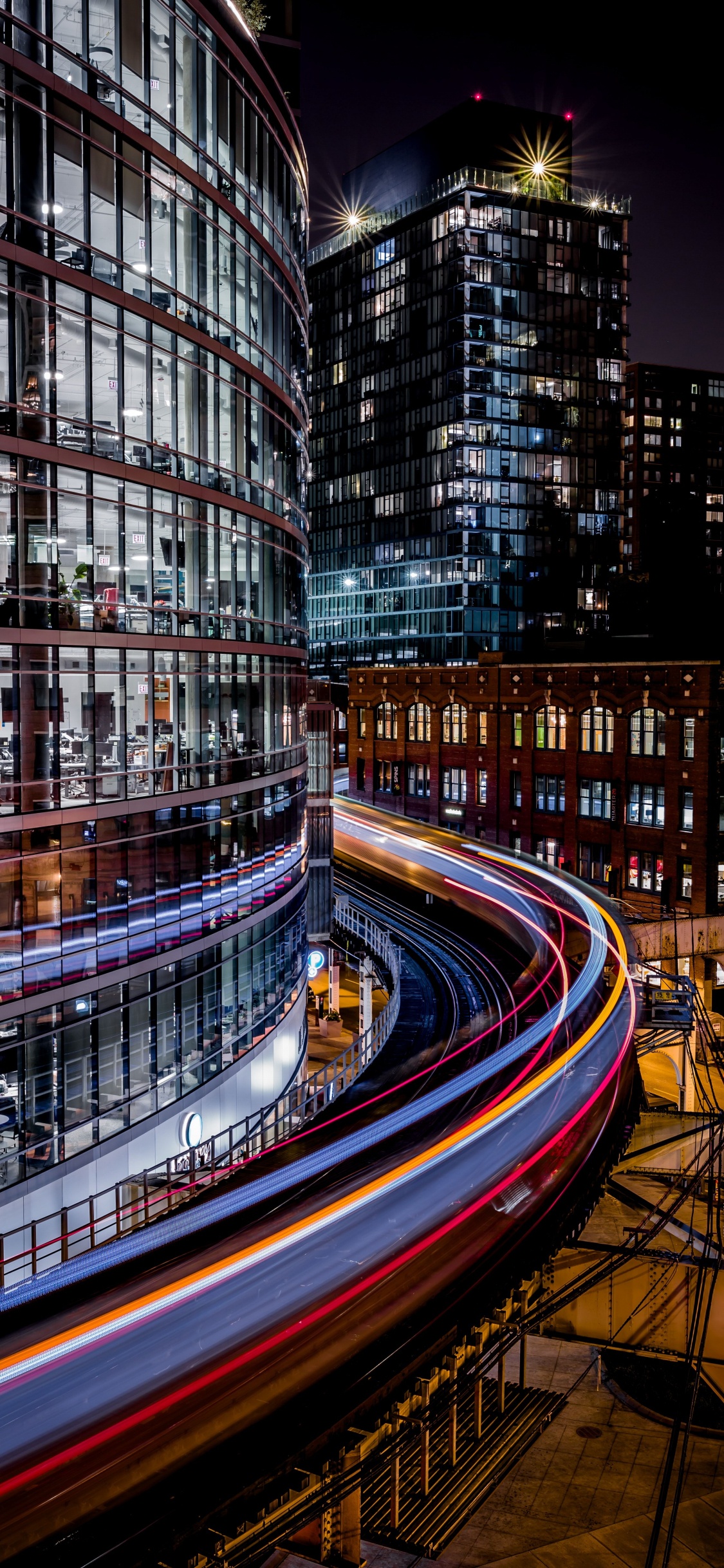 Photographie en Accéléré de la Ville Pendant la Nuit. Wallpaper in 1125x2436 Resolution