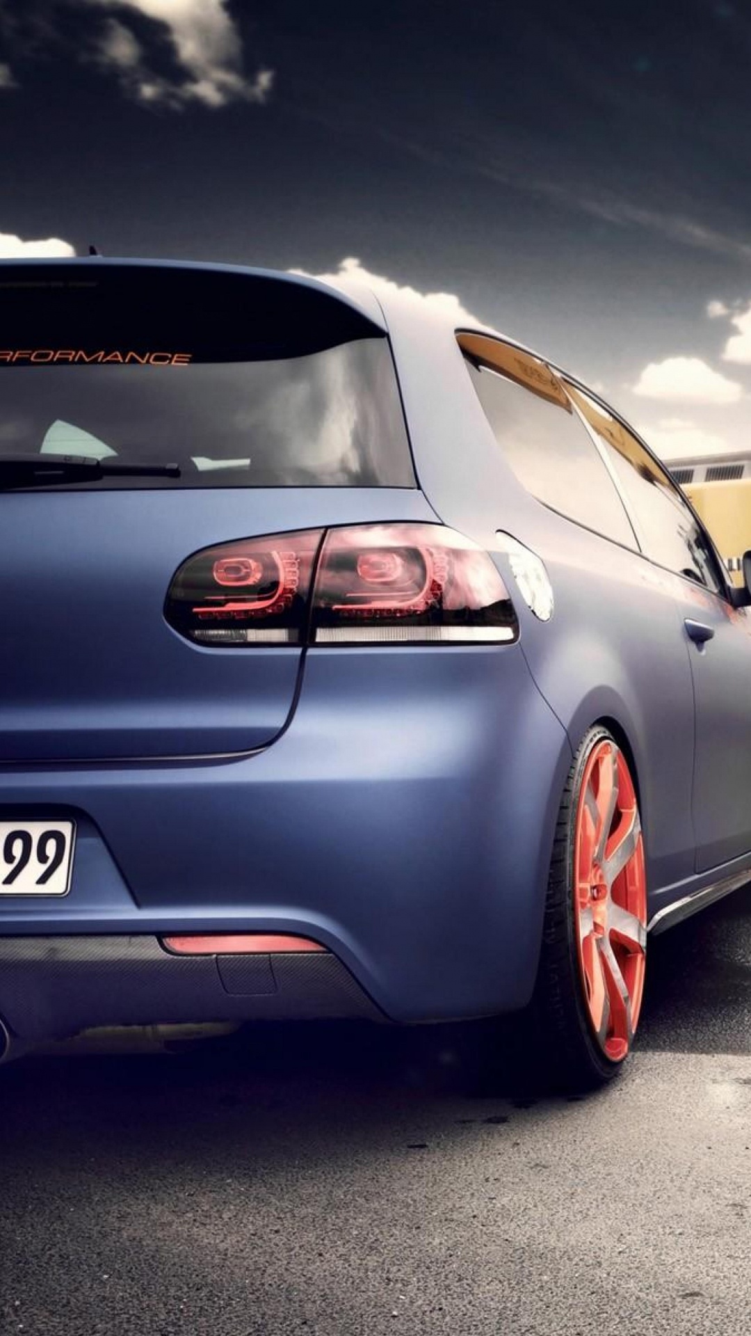 Coche Rojo en la Carretera Durante el Día. Wallpaper in 1080x1920 Resolution