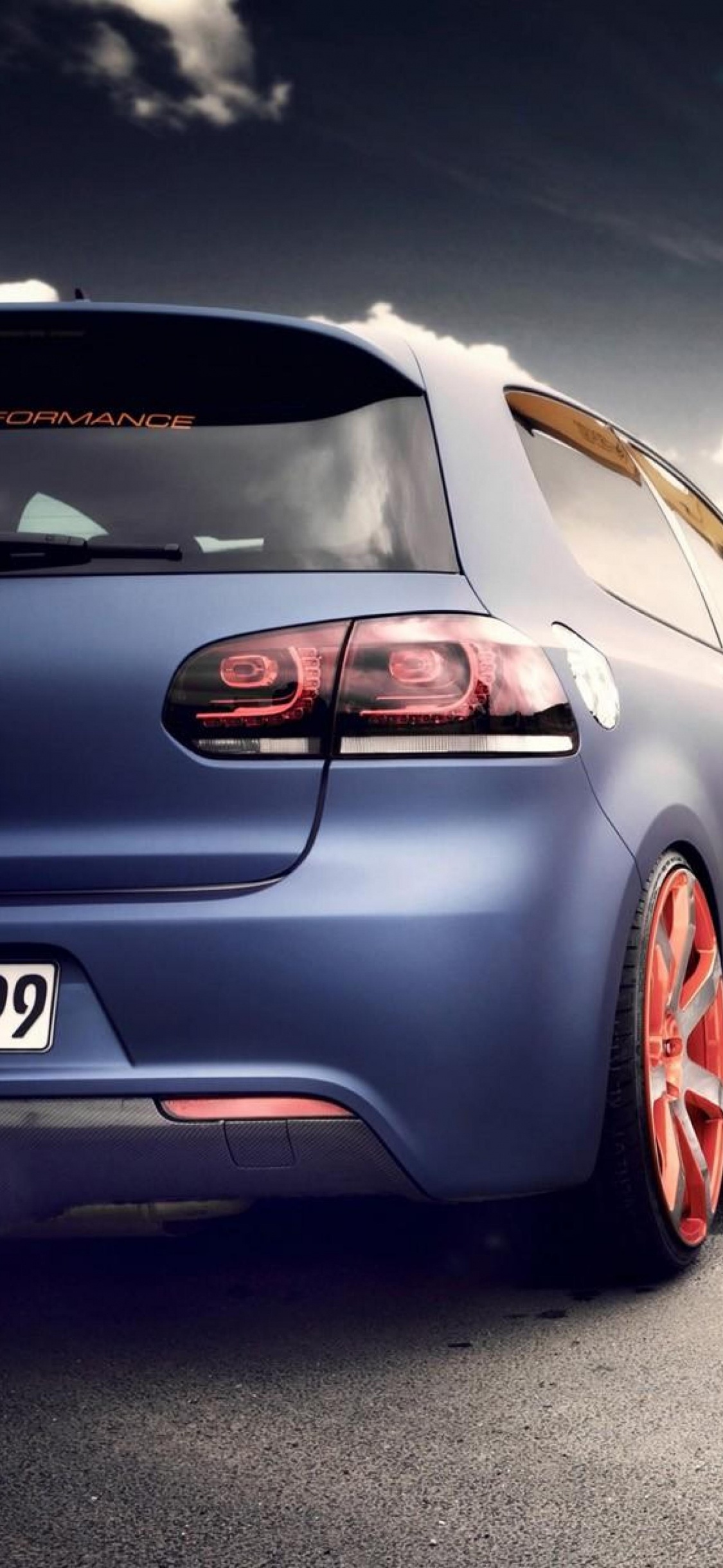 Coche Rojo en la Carretera Durante el Día. Wallpaper in 1125x2436 Resolution