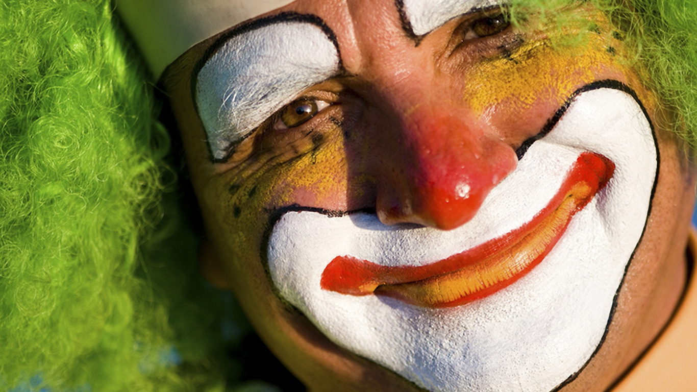 White Red and Green Face Mask. Wallpaper in 1366x768 Resolution