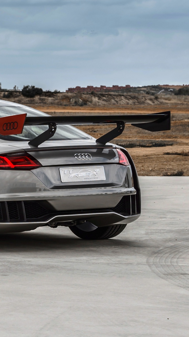 Porsche 911 Plateado Sobre Arena Blanca Durante el Día. Wallpaper in 720x1280 Resolution