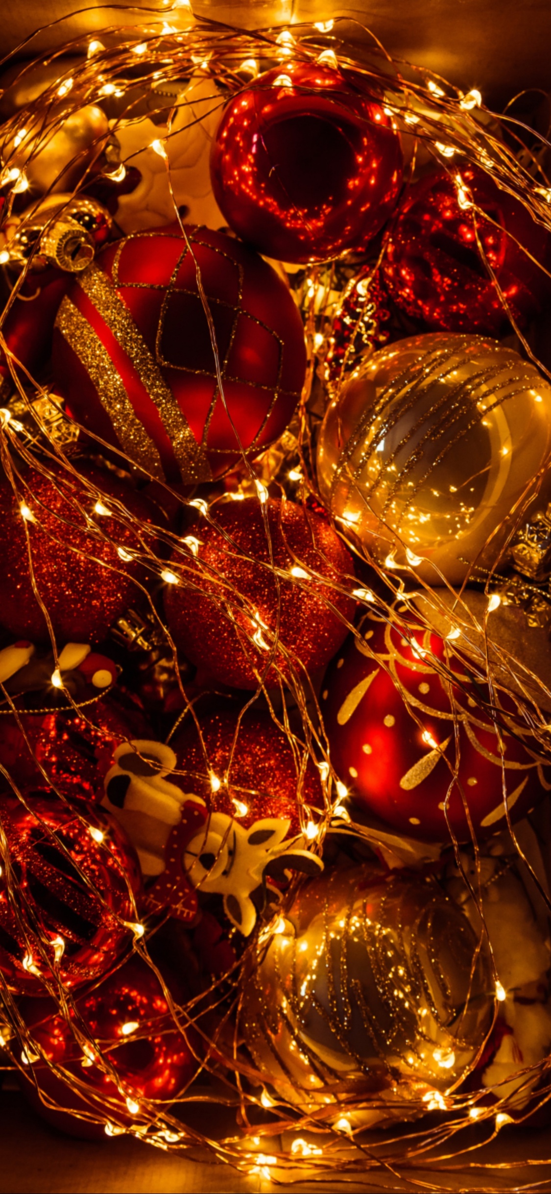 Christmas Ornament, Weihnachtsdekoration, Holiday Ornament, Verzierung, Innenarchitektur. Wallpaper in 1125x2436 Resolution