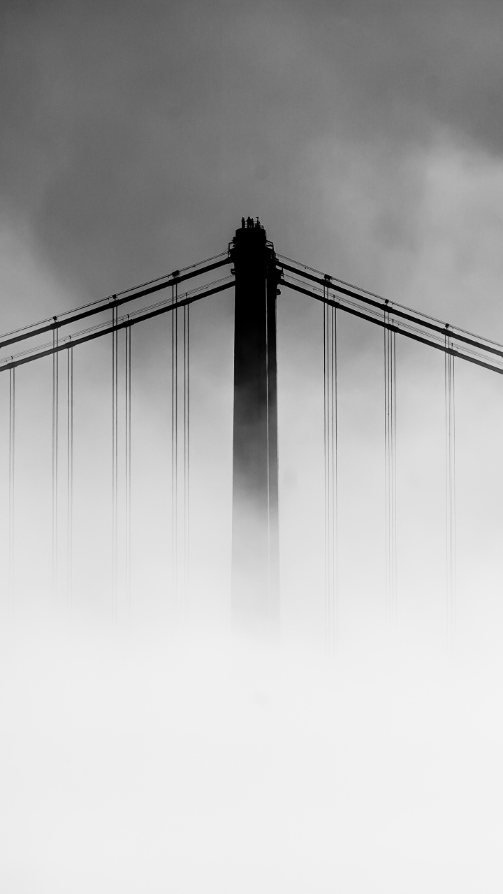 Photo en Niveaux de Gris D'un Pont Sous un Ciel Nuageux. Wallpaper in 720x1280 Resolution