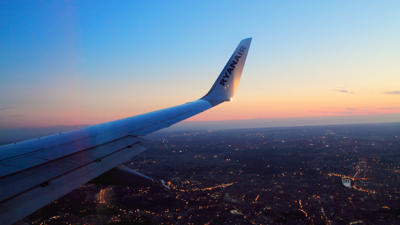 White Airplane Wing During Daytime. Wallpaper in 1366x768 Resolution