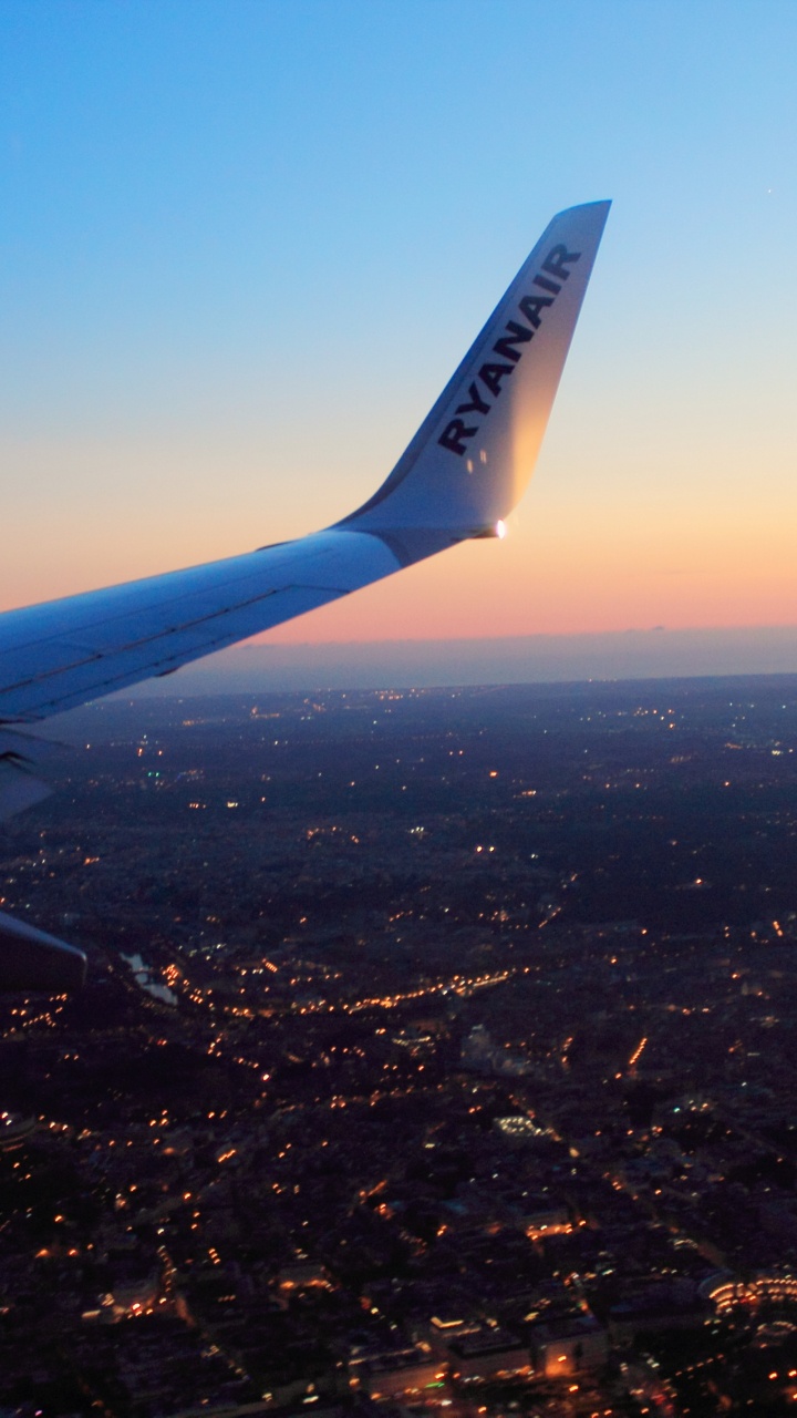 White Airplane Wing During Daytime. Wallpaper in 720x1280 Resolution