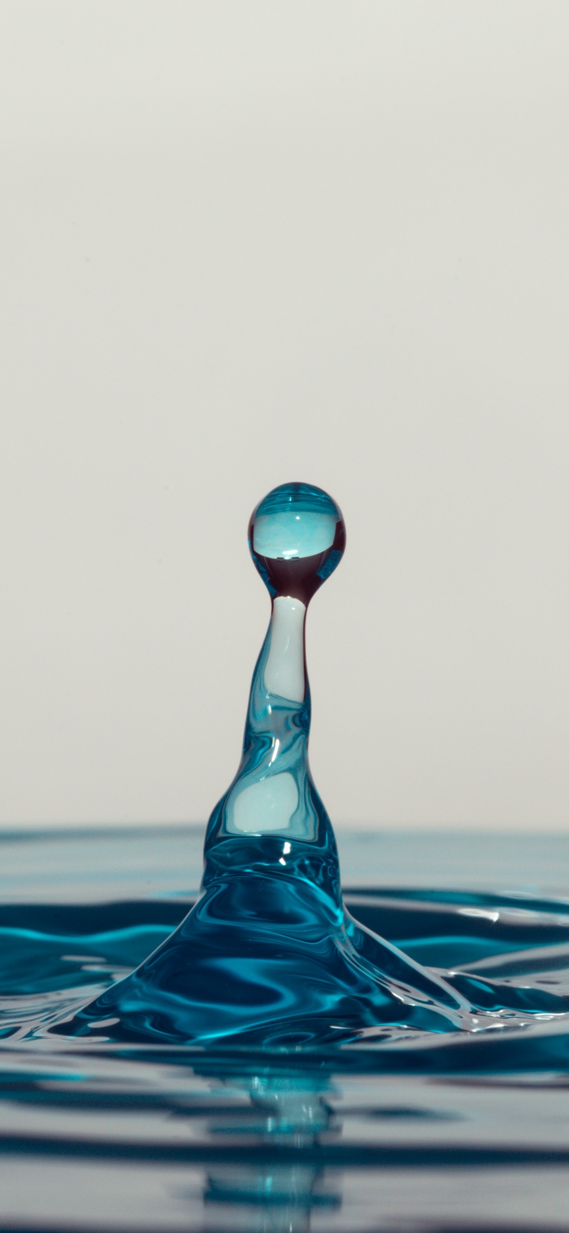 Blue and Pink Water Drop. Wallpaper in 1125x2436 Resolution