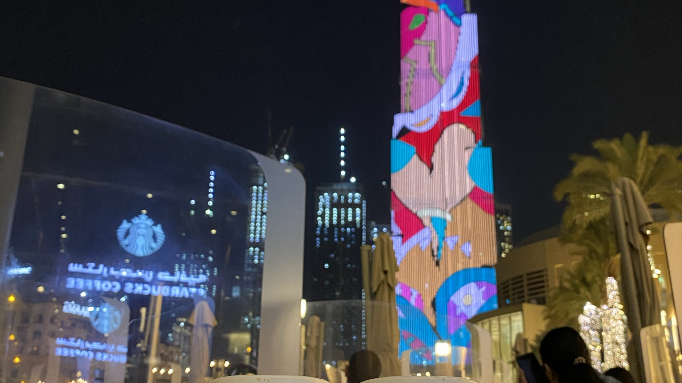 Dubaï, Burj Khalifa, Logo Starbucks 2011, Nuit, Verrerie. Wallpaper in 1366x768 Resolution