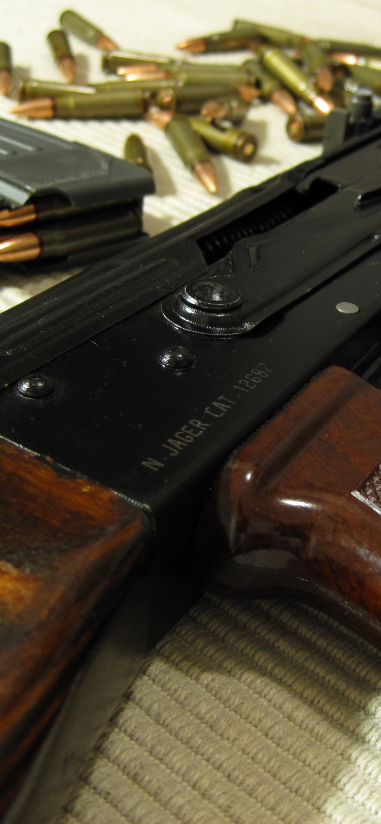 Pistolet, AKM, Arme, Déclencheur, Airsoft Gun. Wallpaper in 1242x2688 Resolution