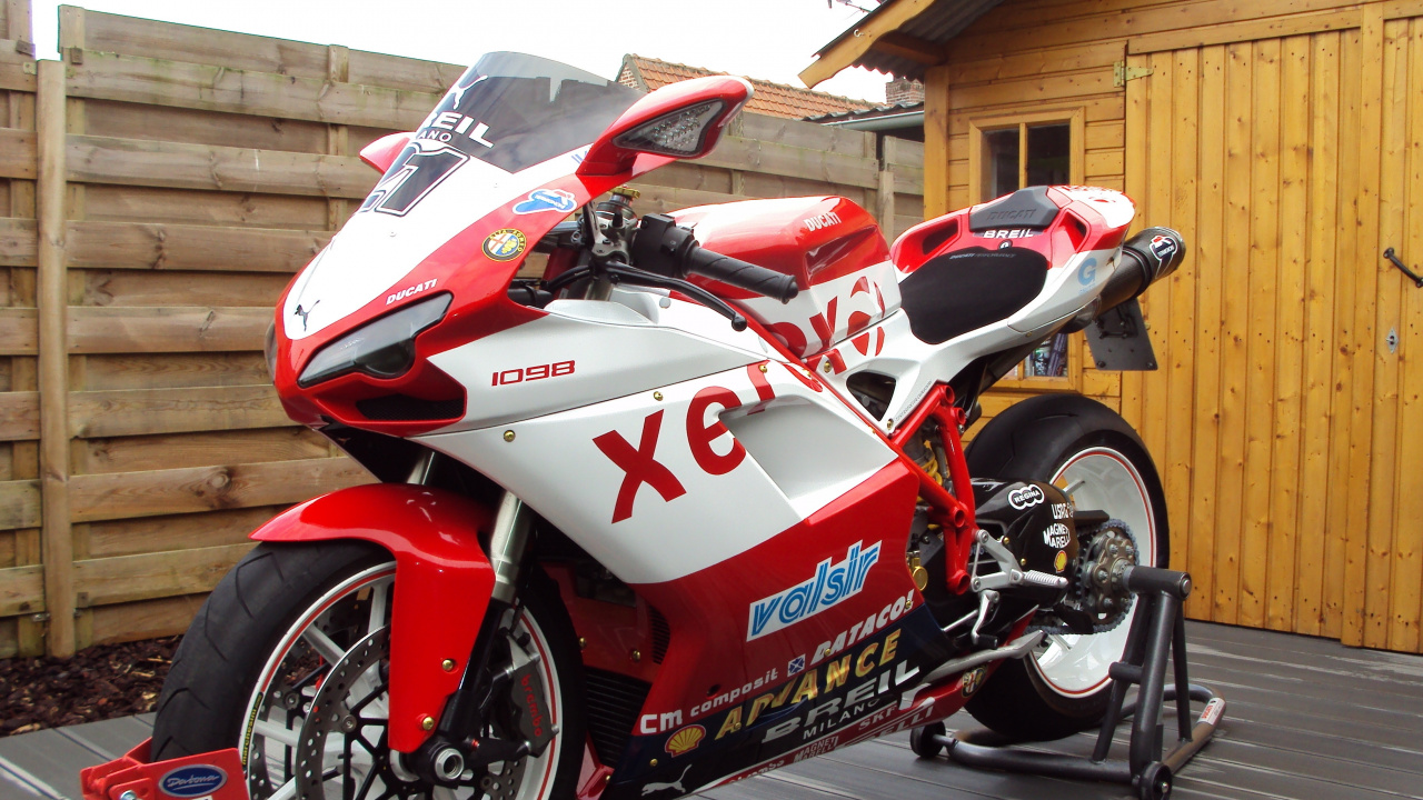 Red and White Honda Sports Bike. Wallpaper in 1280x720 Resolution