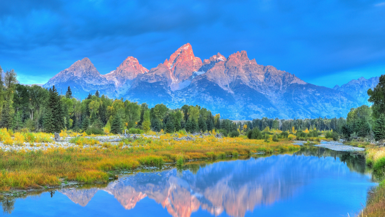 Green Trees Near Lake and Mountain Under Blue Sky During Daytime. Wallpaper in 1280x720 Resolution