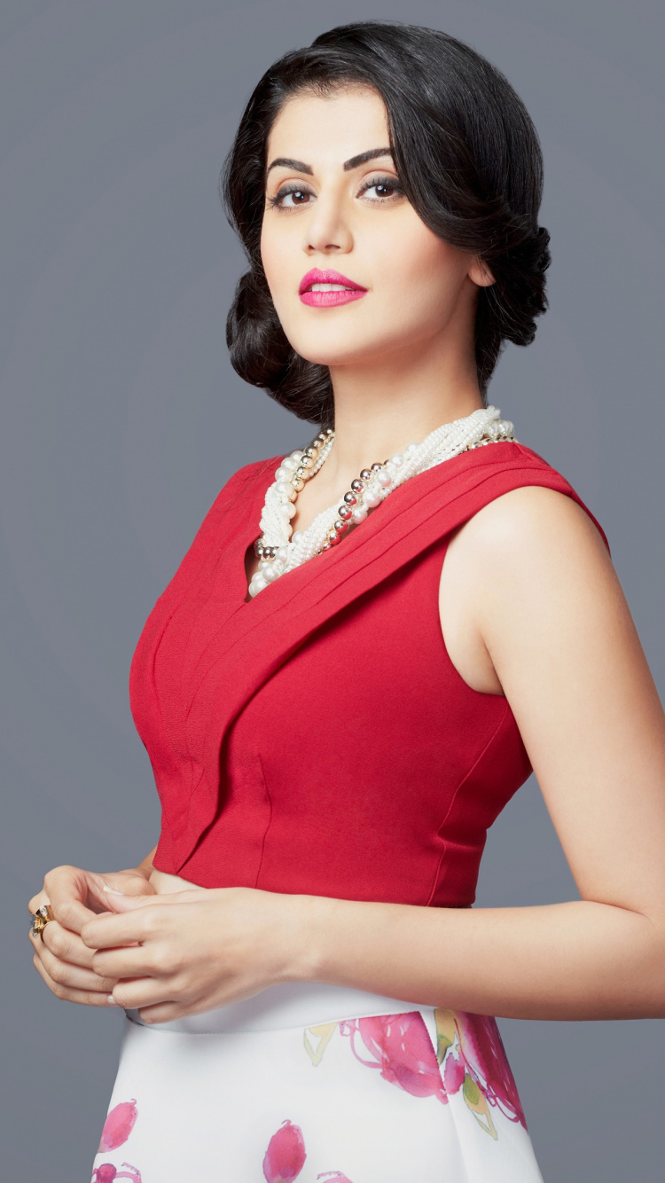 Taapsee Pannu, Pink, Bollywood, Acteur, Cinéma Telugu. Wallpaper in 750x1334 Resolution