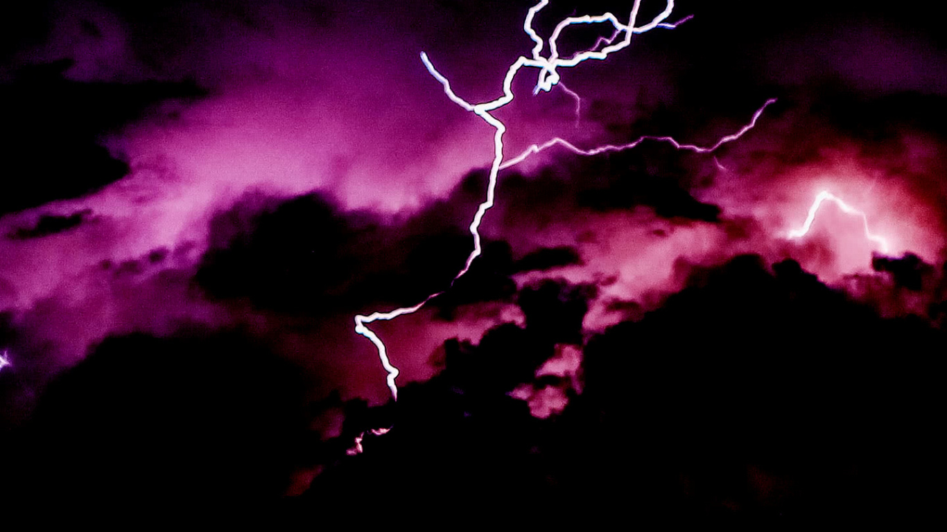 Internet Spieler, Donner, Blitz, Atmosphäre, Gewitter. Wallpaper in 1366x768 Resolution