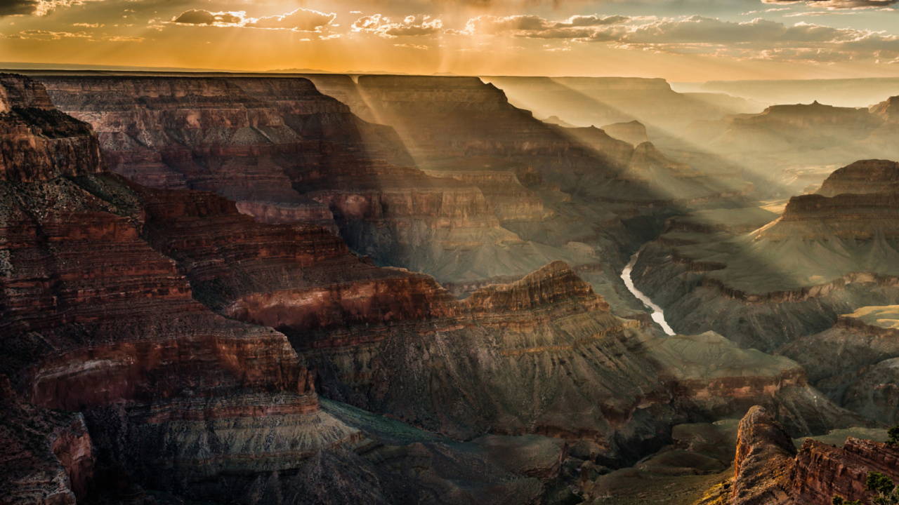 Brauner Felsiger Berg Unter Bewölktem Himmel Tagsüber. Wallpaper in 1280x720 Resolution