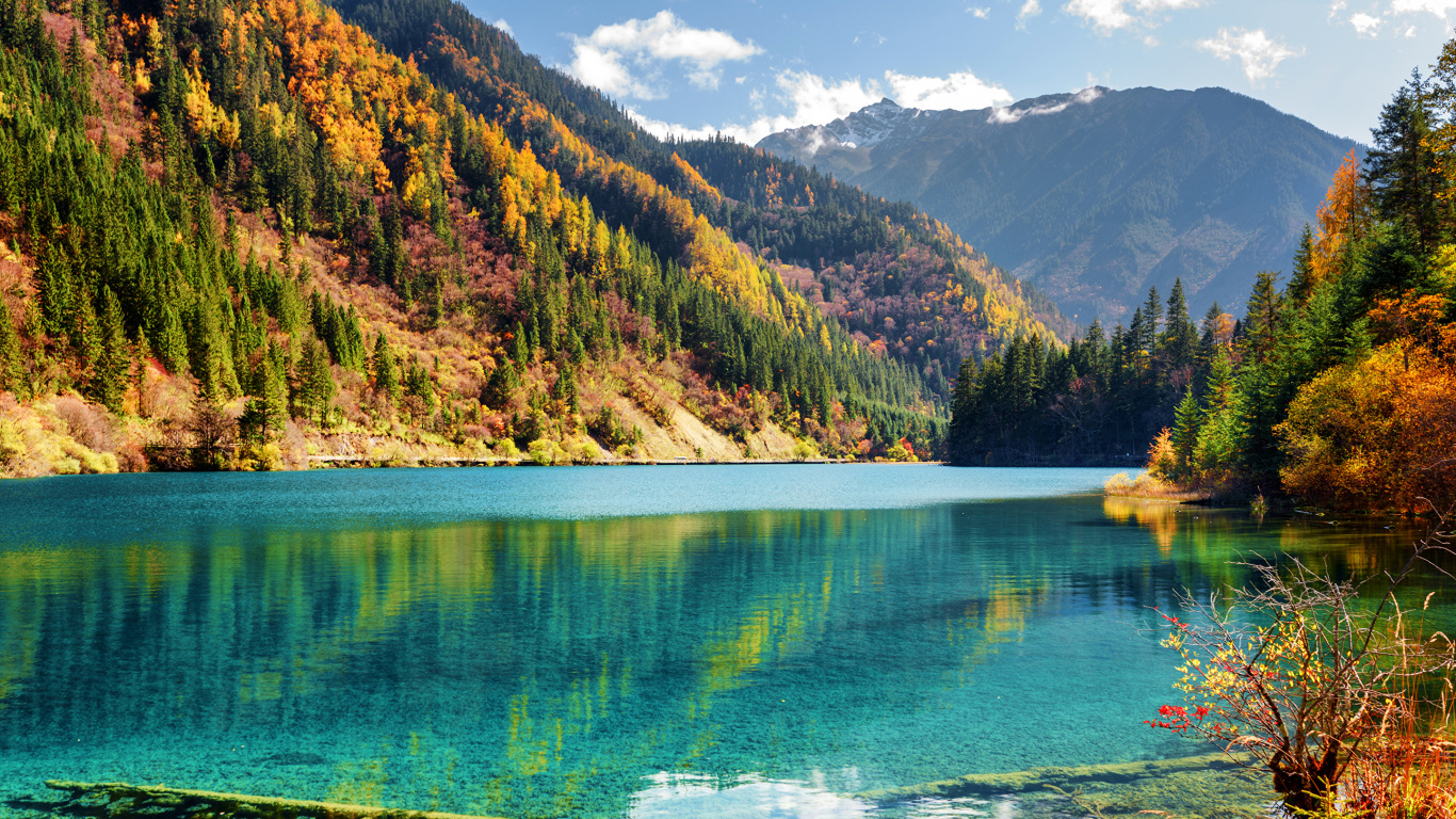 Green Lake Surrounded by Green Trees and Mountains During Daytime. Wallpaper in 1366x768 Resolution