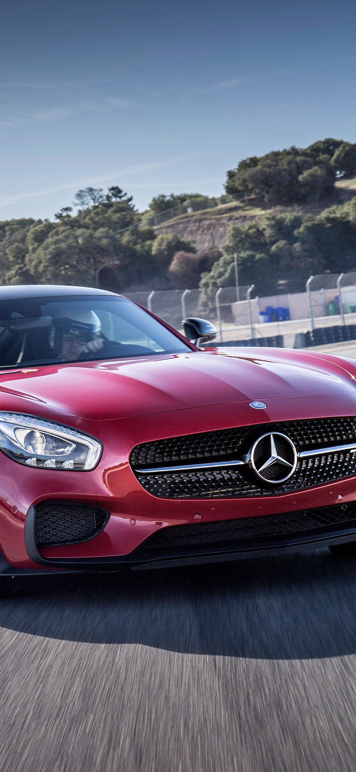 Rotes Audi Coupe Tagsüber Unterwegs. Wallpaper in 1242x2688 Resolution