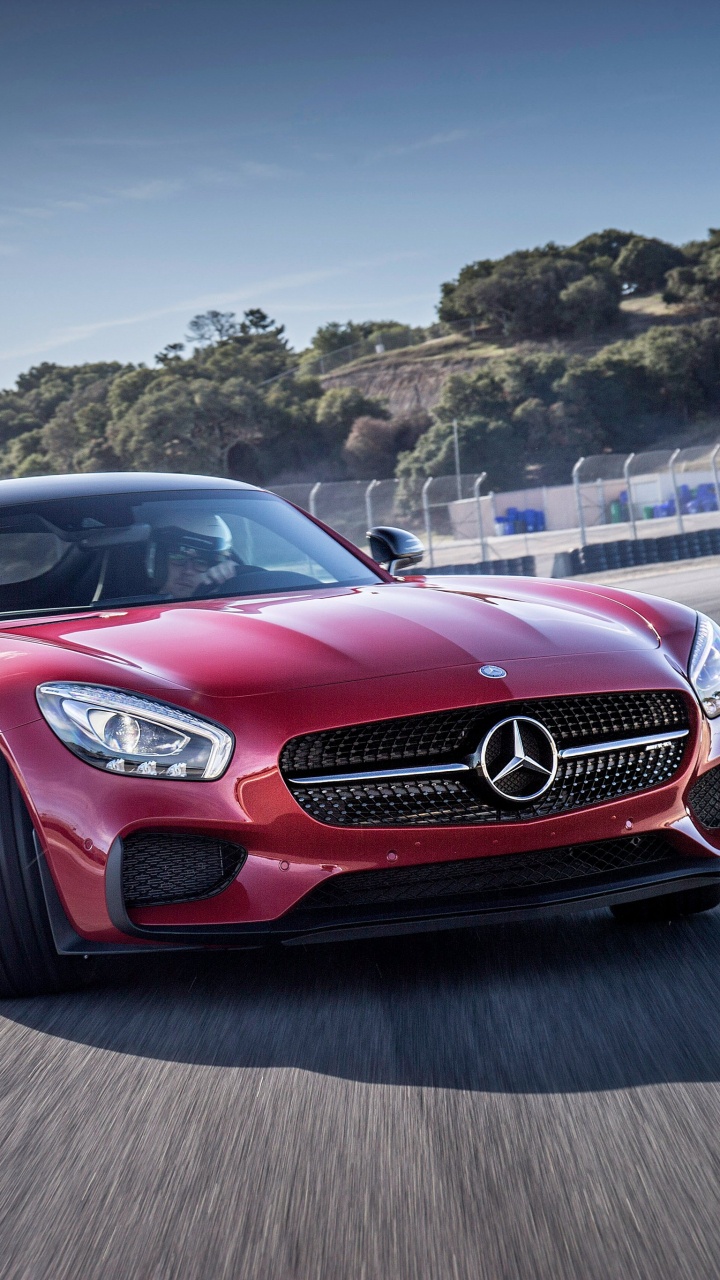 Rotes Audi Coupe Tagsüber Unterwegs. Wallpaper in 720x1280 Resolution