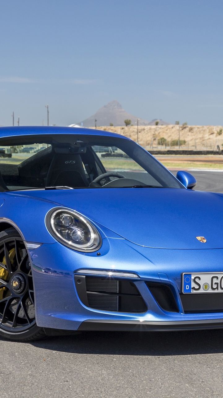 Blaues Bmw m 3 Coupe Auf Grauer Asphaltstraße Tagsüber. Wallpaper in 720x1280 Resolution