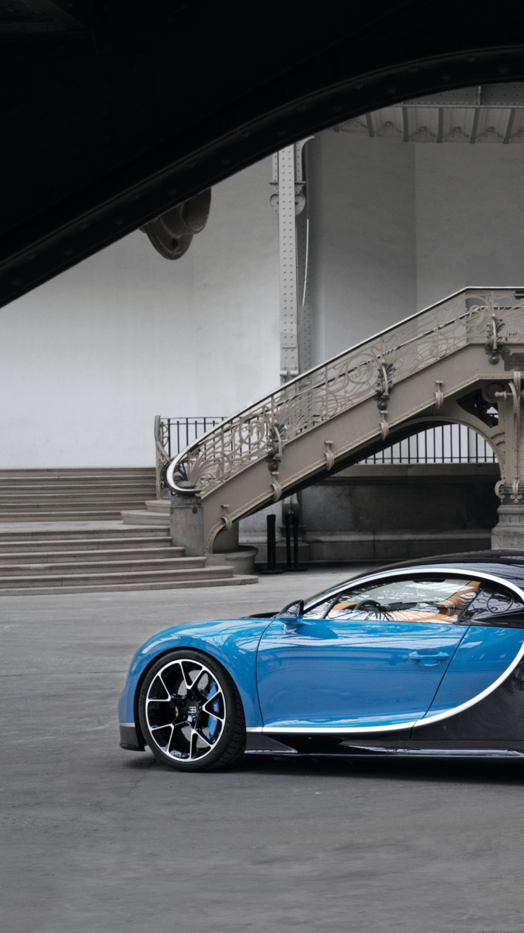 Blauer Porsche 911 Auf Tunnel Geparkt. Wallpaper in 750x1334 Resolution