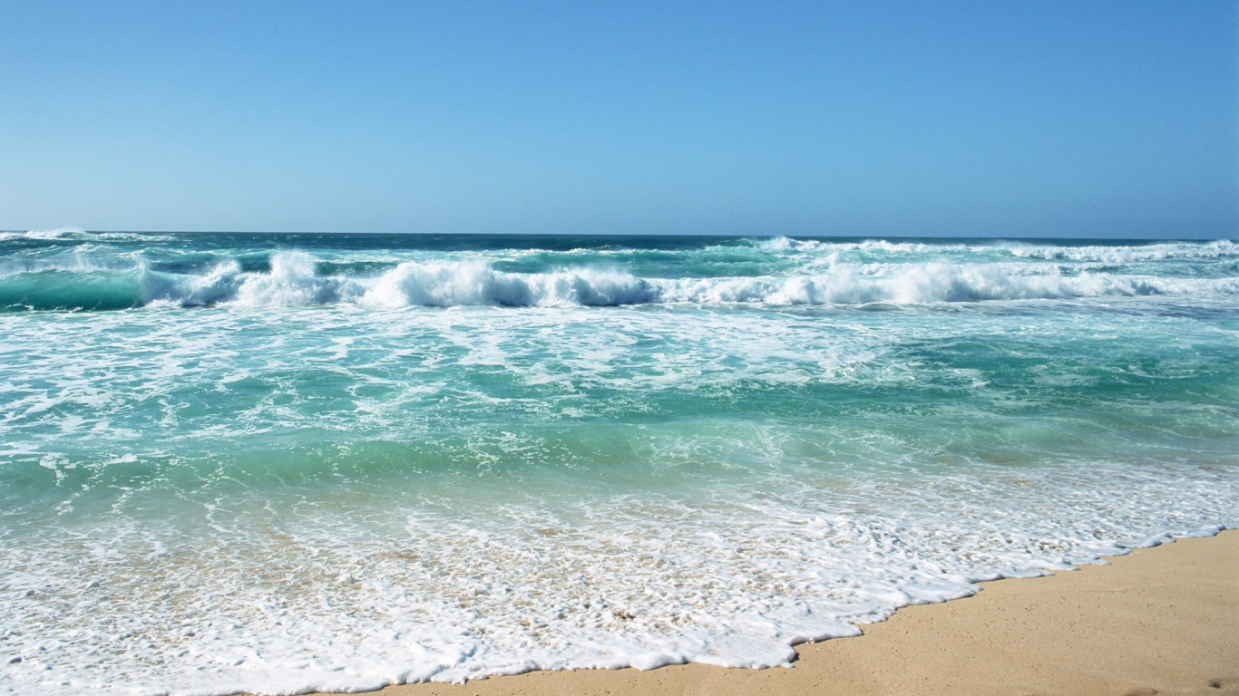 Sea Waves Crashing on Shore During Daytime. Wallpaper in 1366x768 Resolution