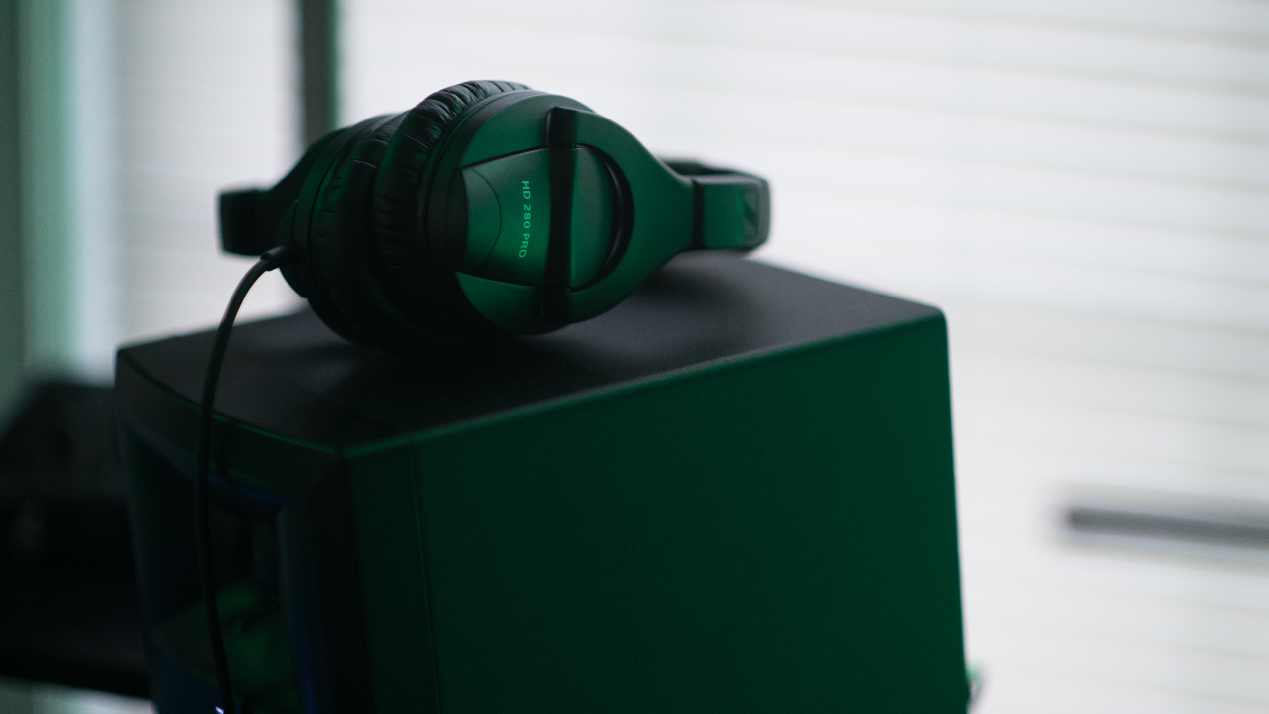 Headphones, Loudspeaker, Green, Audio Equipment, Gadget. Wallpaper in 2560x1440 Resolution