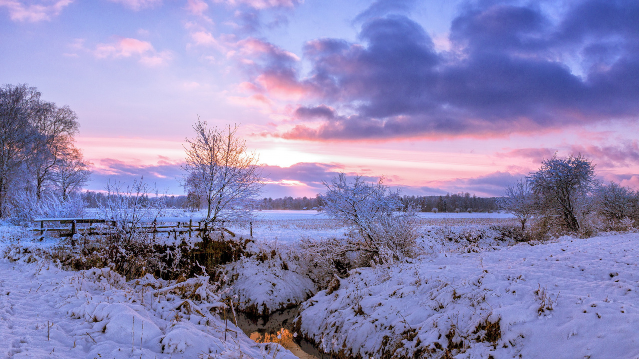 Champ Couvert de Neige Sous Ciel Nuageux Pendant la Journée. Wallpaper in 1280x720 Resolution