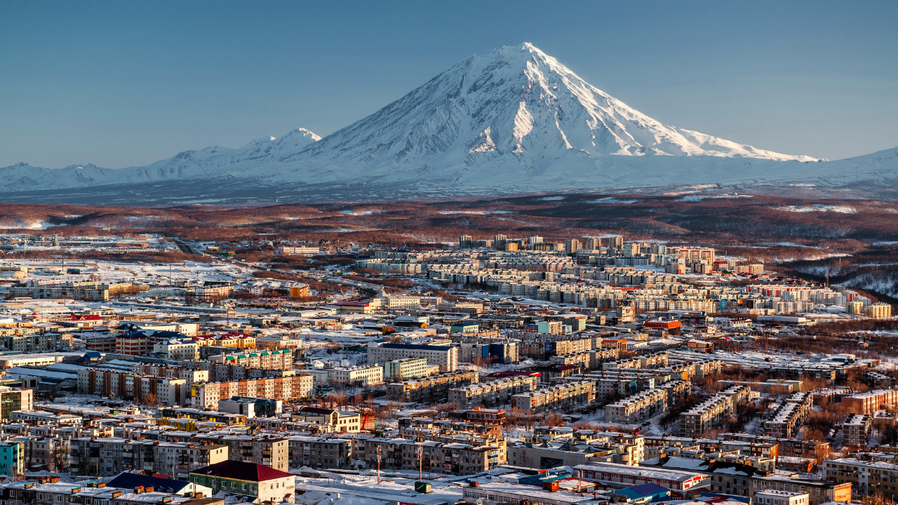 Aerial View of City Buildings Near Snow Covered Mountain During Daytime. Wallpaper in 1280x720 Resolution