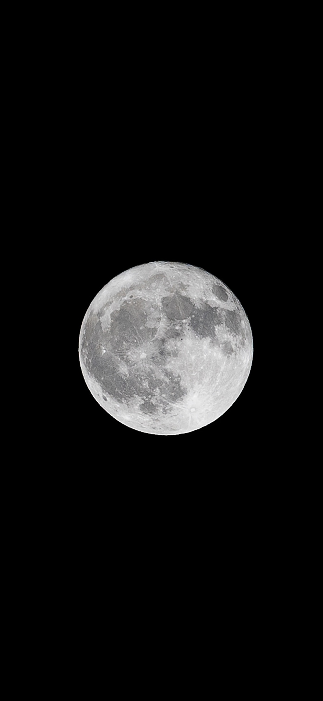 Full Moon in Dark Night Sky. Wallpaper in 1125x2436 Resolution