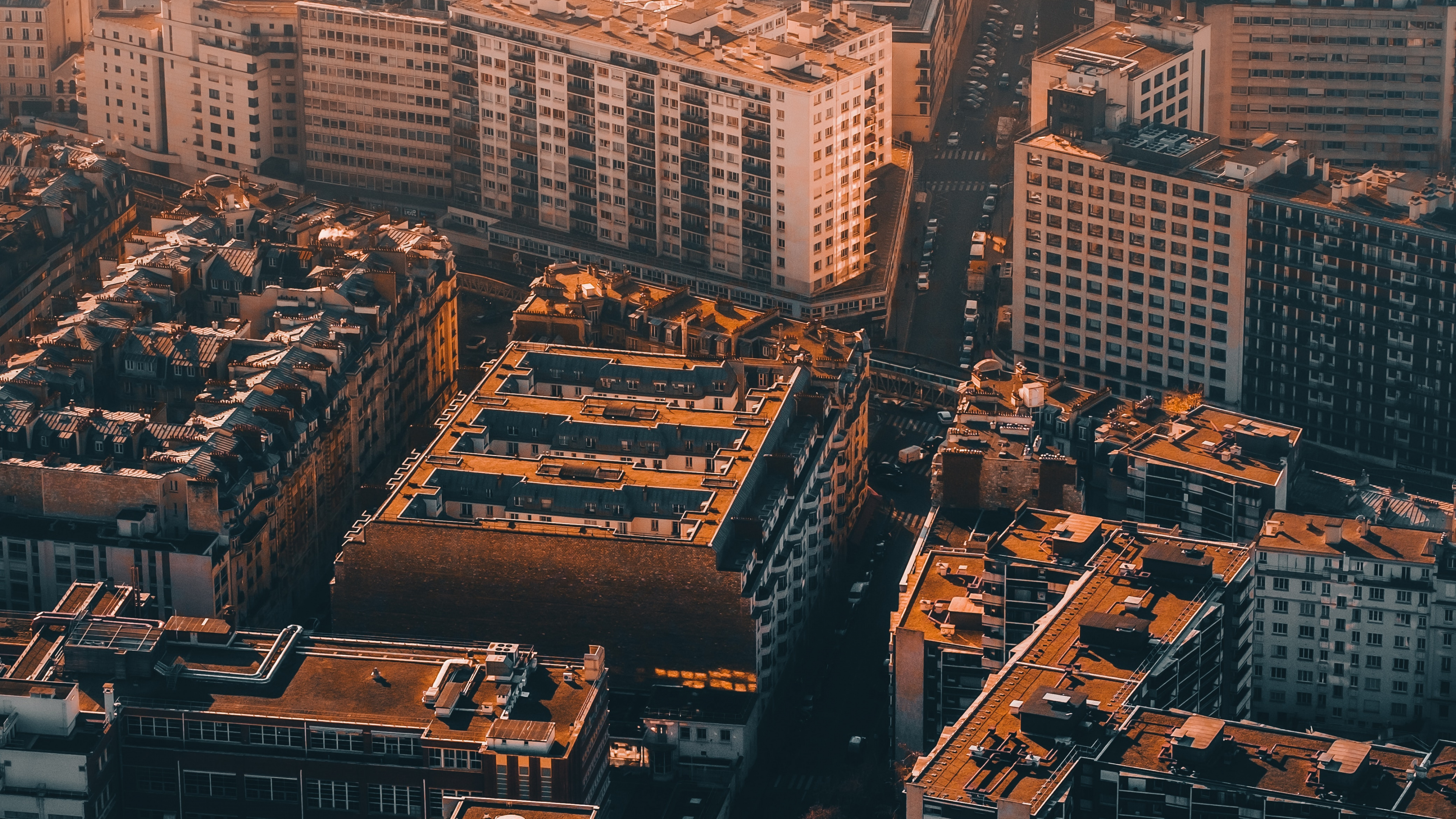 Vue Aérienne Des Bâtiments de la Ville Pendant la Journée. Wallpaper in 3840x2160 Resolution