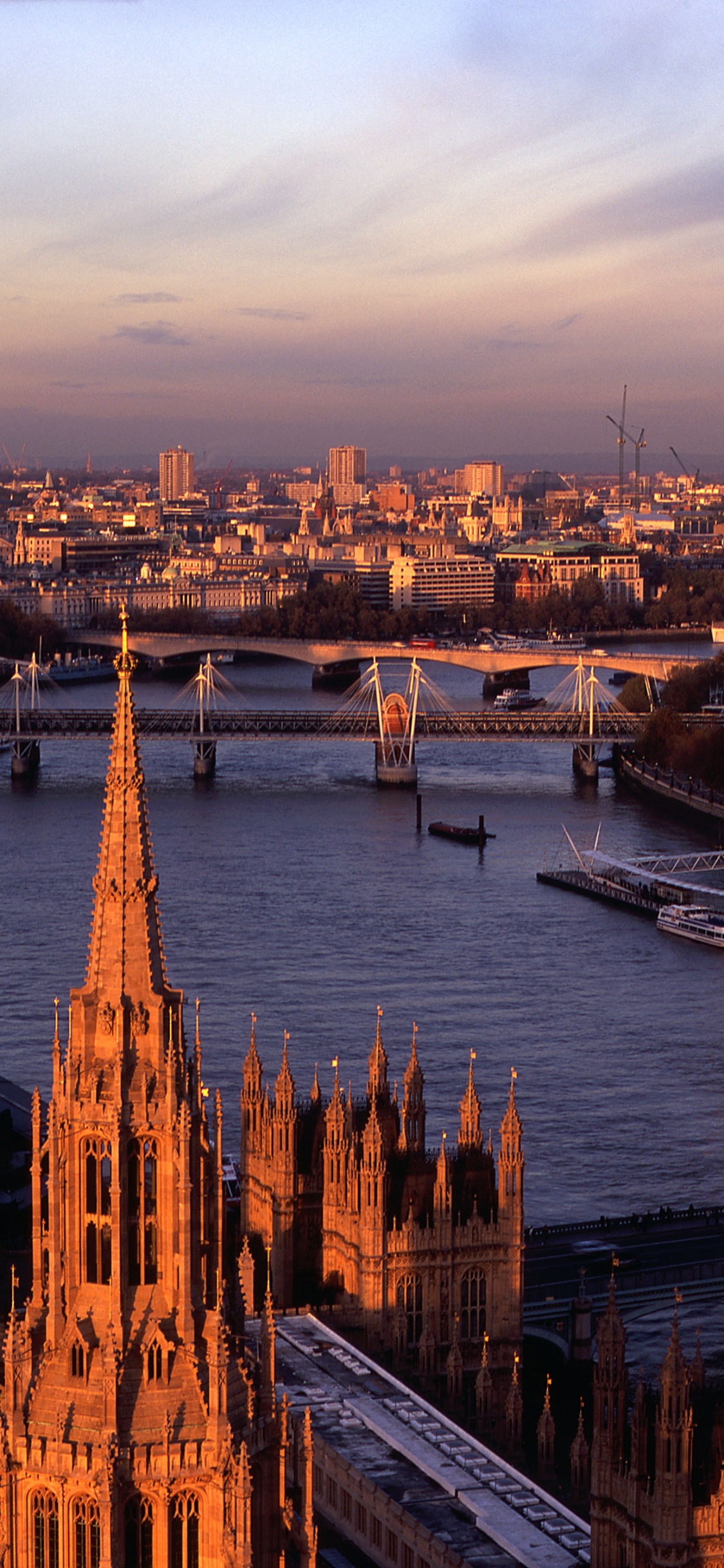 London Eye Unter Blauem Himmel Tagsüber. Wallpaper in 1125x2436 Resolution