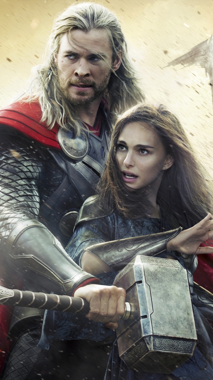 Mujer en Camisa de Manga Larga Roja y Negra Sentada en un Banco de Metal Negro. Wallpaper in 720x1280 Resolution