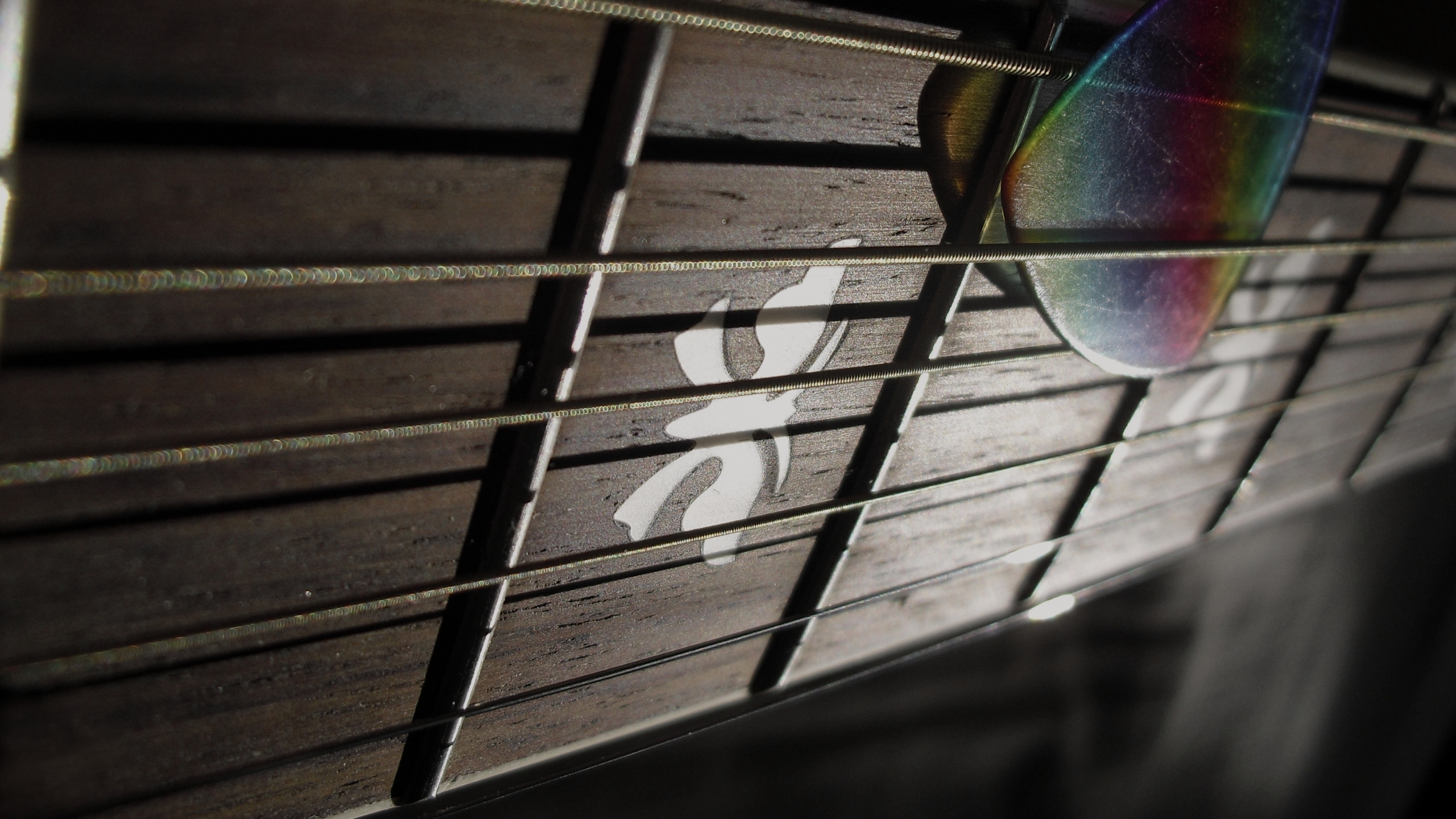 Bund, Zeichenfolge, Licht, Musik, Plektren. Wallpaper in 2560x1440 Resolution