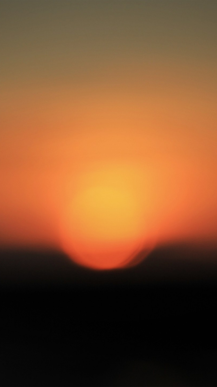 Sol Naranja y Negro en el Cielo. Wallpaper in 750x1334 Resolution