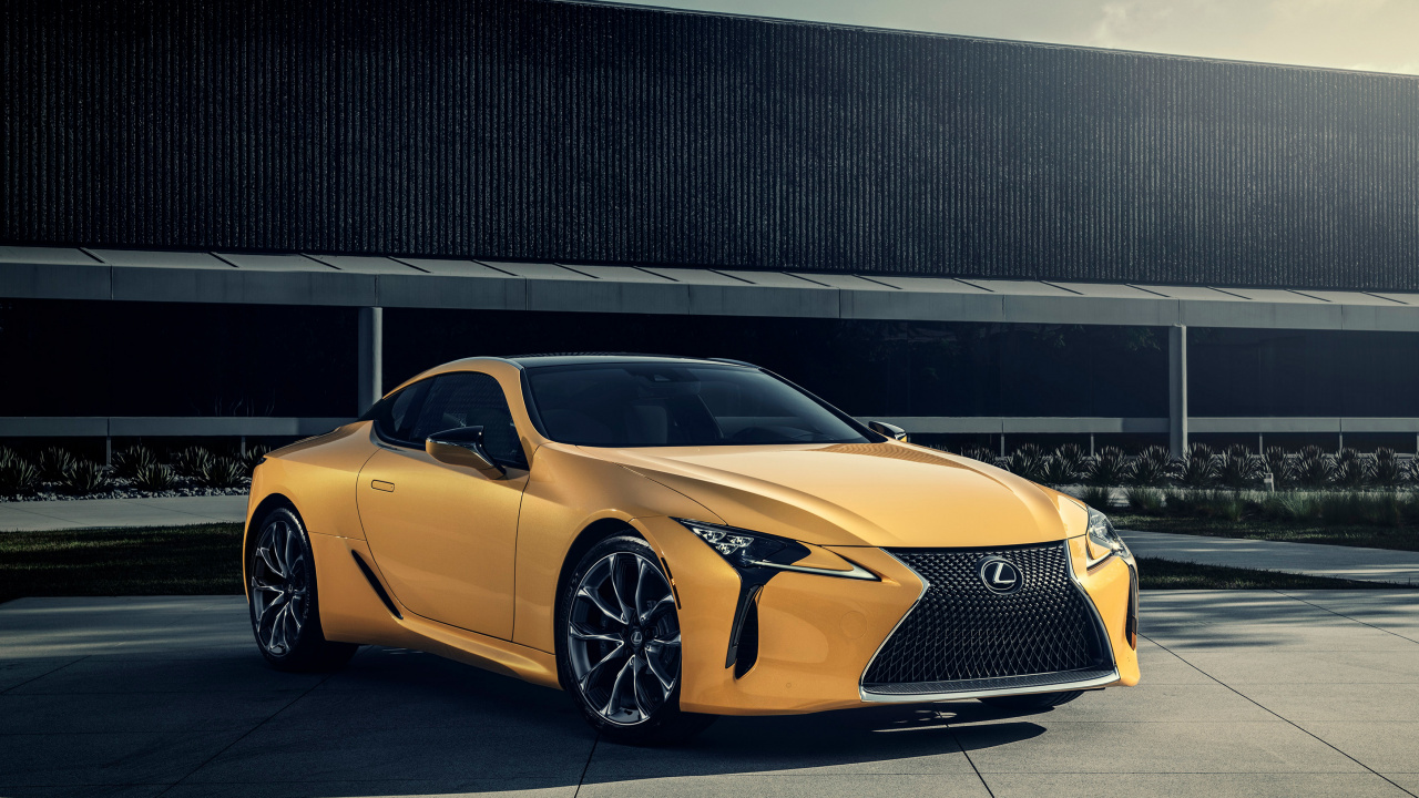 Lamborghini Aventador Amarillo Estacionado en el Estacionamiento Durante el Día. Wallpaper in 1280x720 Resolution