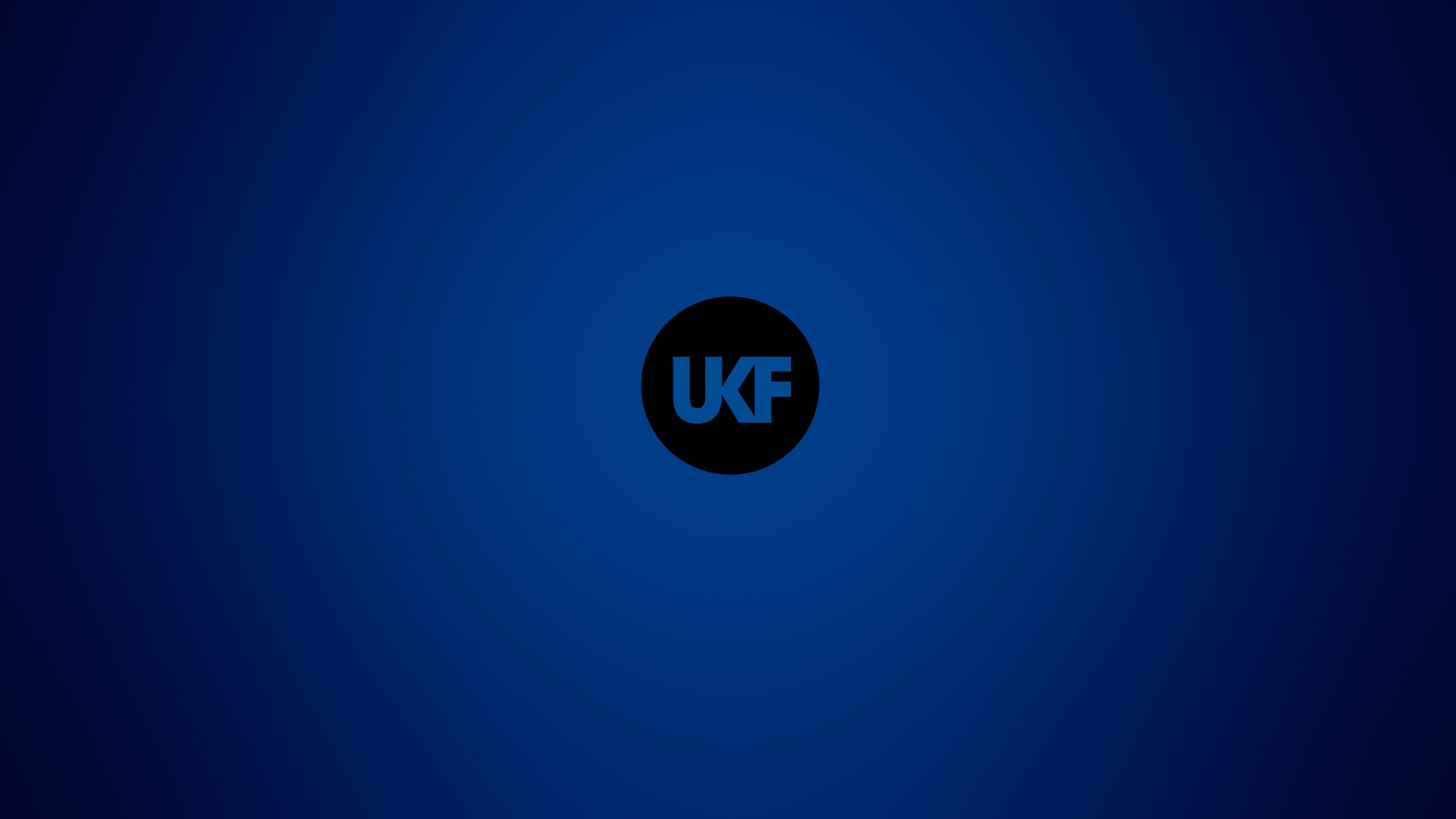 Blaues Und Weißes Rundes Logo. Wallpaper in 2560x1440 Resolution