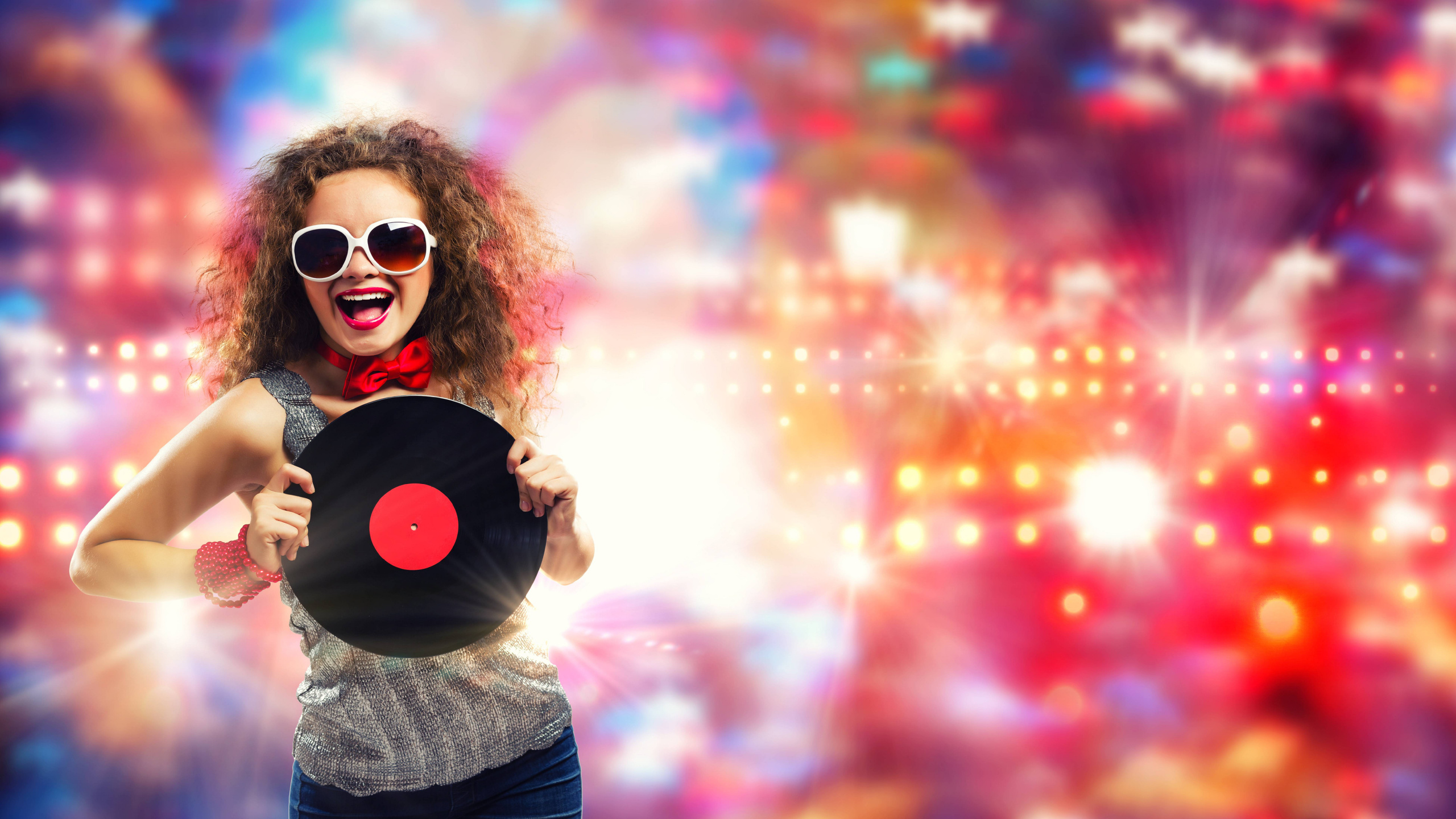 Phonograph Record, Disco, Fun, Music Artist, Performance. Wallpaper in 2560x1440 Resolution