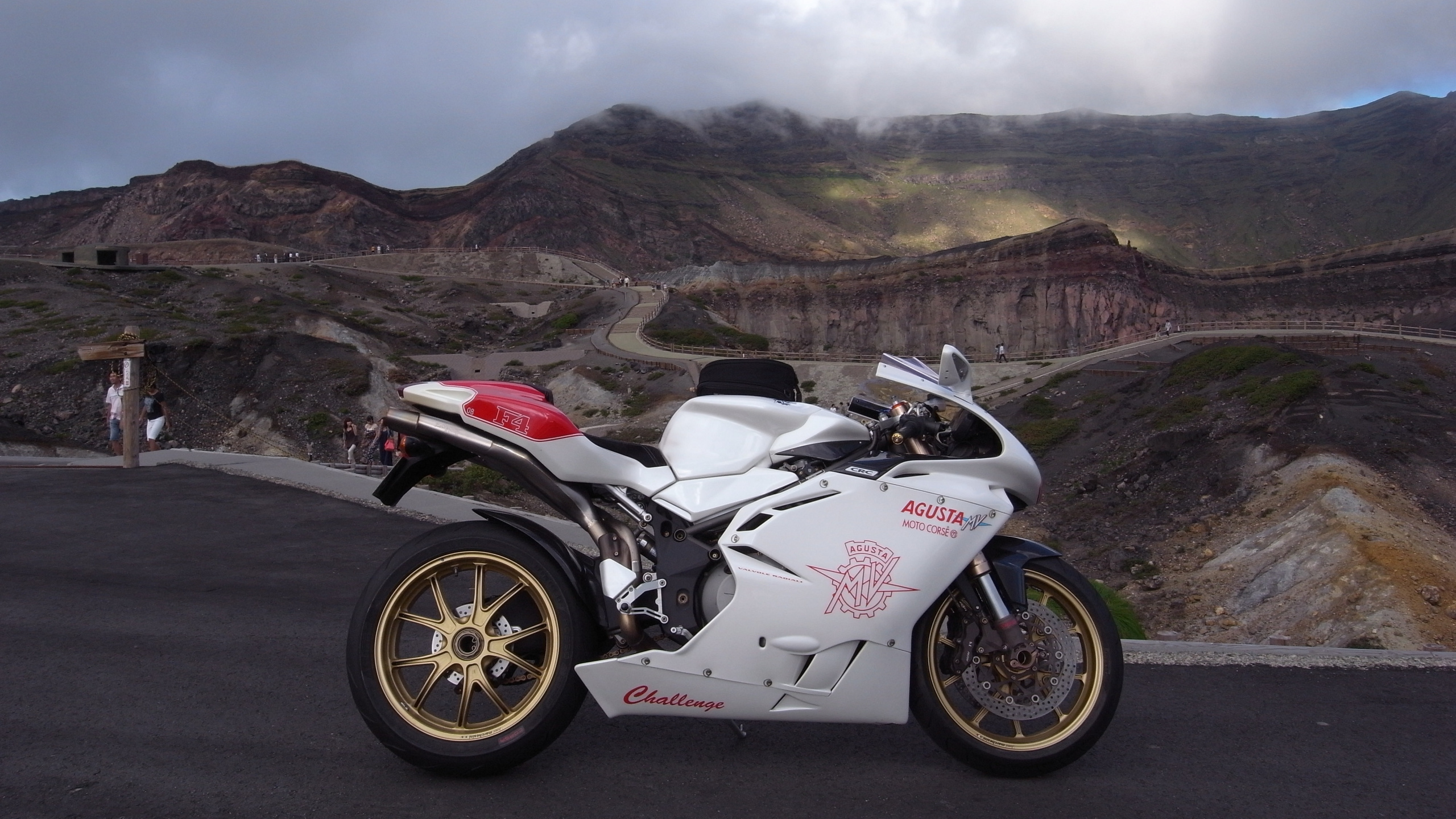 White and Black Sports Bike on Road During Daytime. Wallpaper in 2560x1440 Resolution