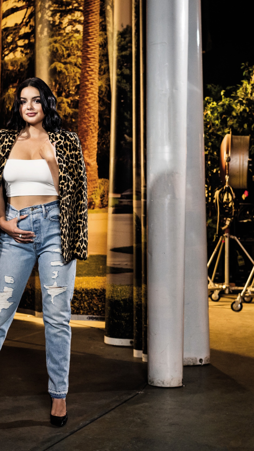 Ariel Invierno Madre, Ariel Winter, Familia Moderna, Alex Dunphy, Naranja. Wallpaper in 1080x1920 Resolution