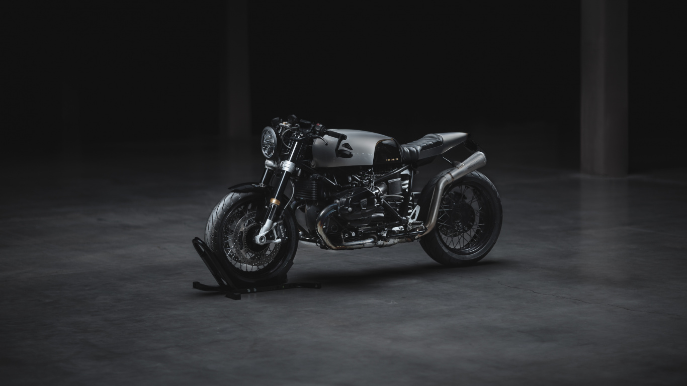 Black and Silver Cruiser Motorcycle. Wallpaper in 1366x768 Resolution