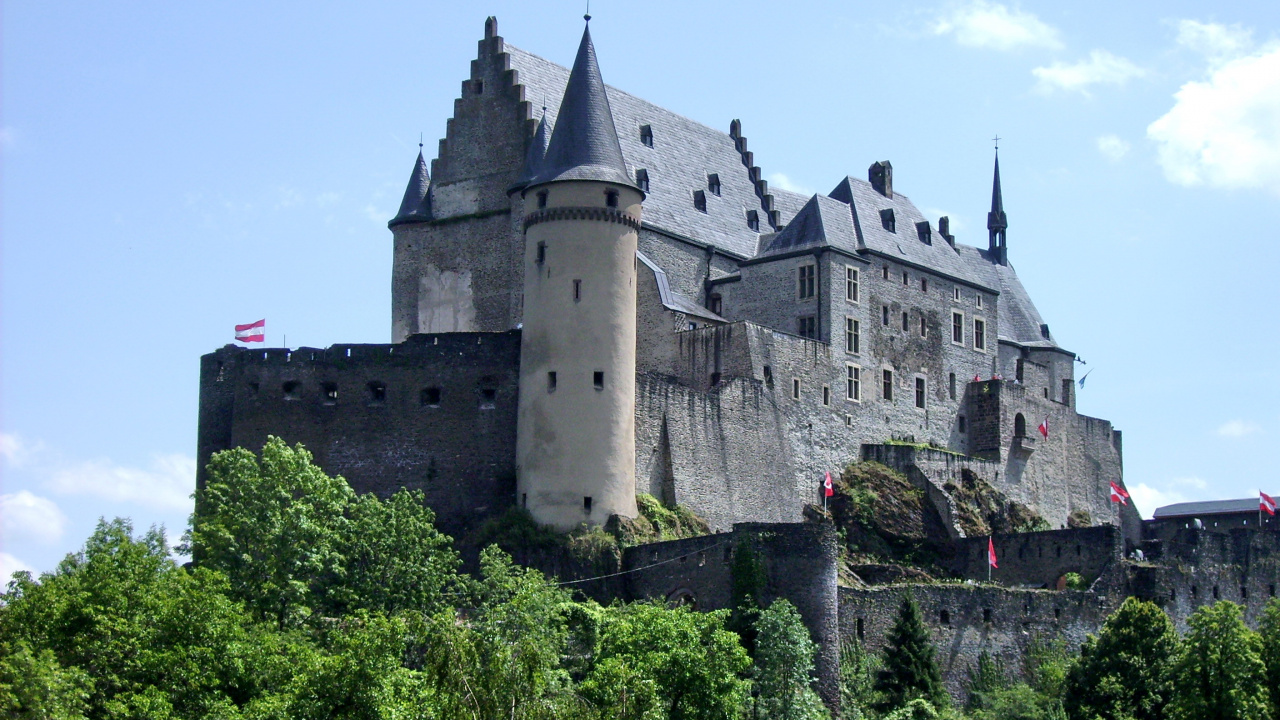 Grey Concrete Castle Surrounded by Green Trees During Daytime. Wallpaper in 1280x720 Resolution