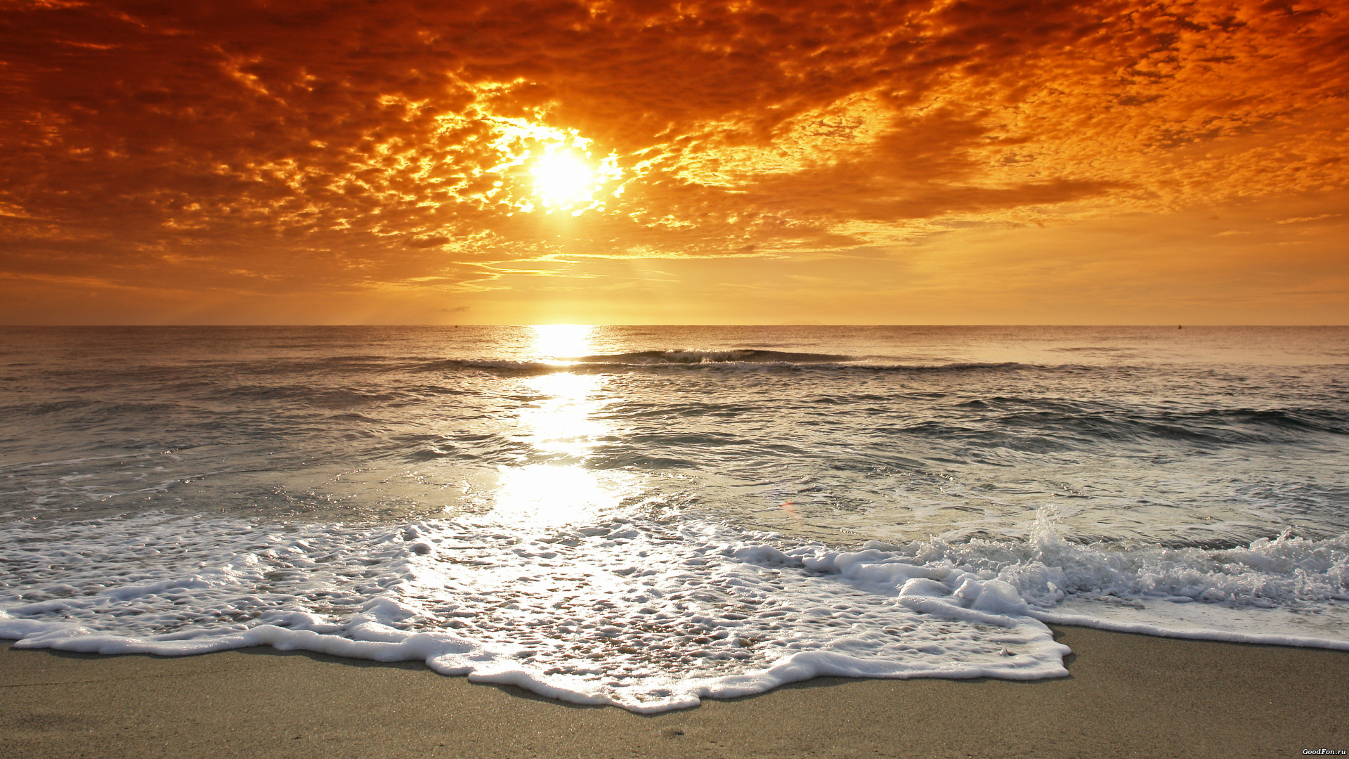 Ocean Waves Crashing on Shore During Sunset. Wallpaper in 1920x1080 Resolution