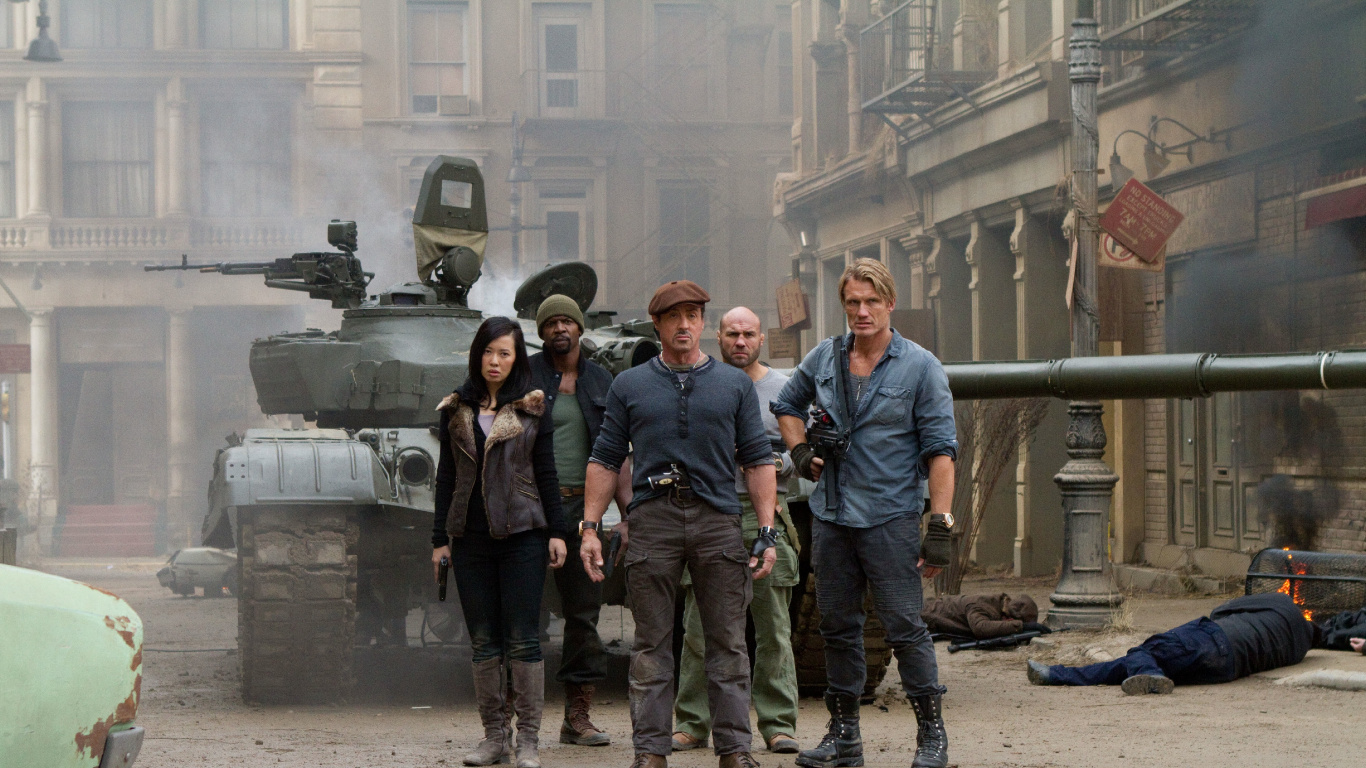 Grupo de Hombres de Pie Sobre un Piso de Concreto Gris Durante el Día. Wallpaper in 1366x768 Resolution