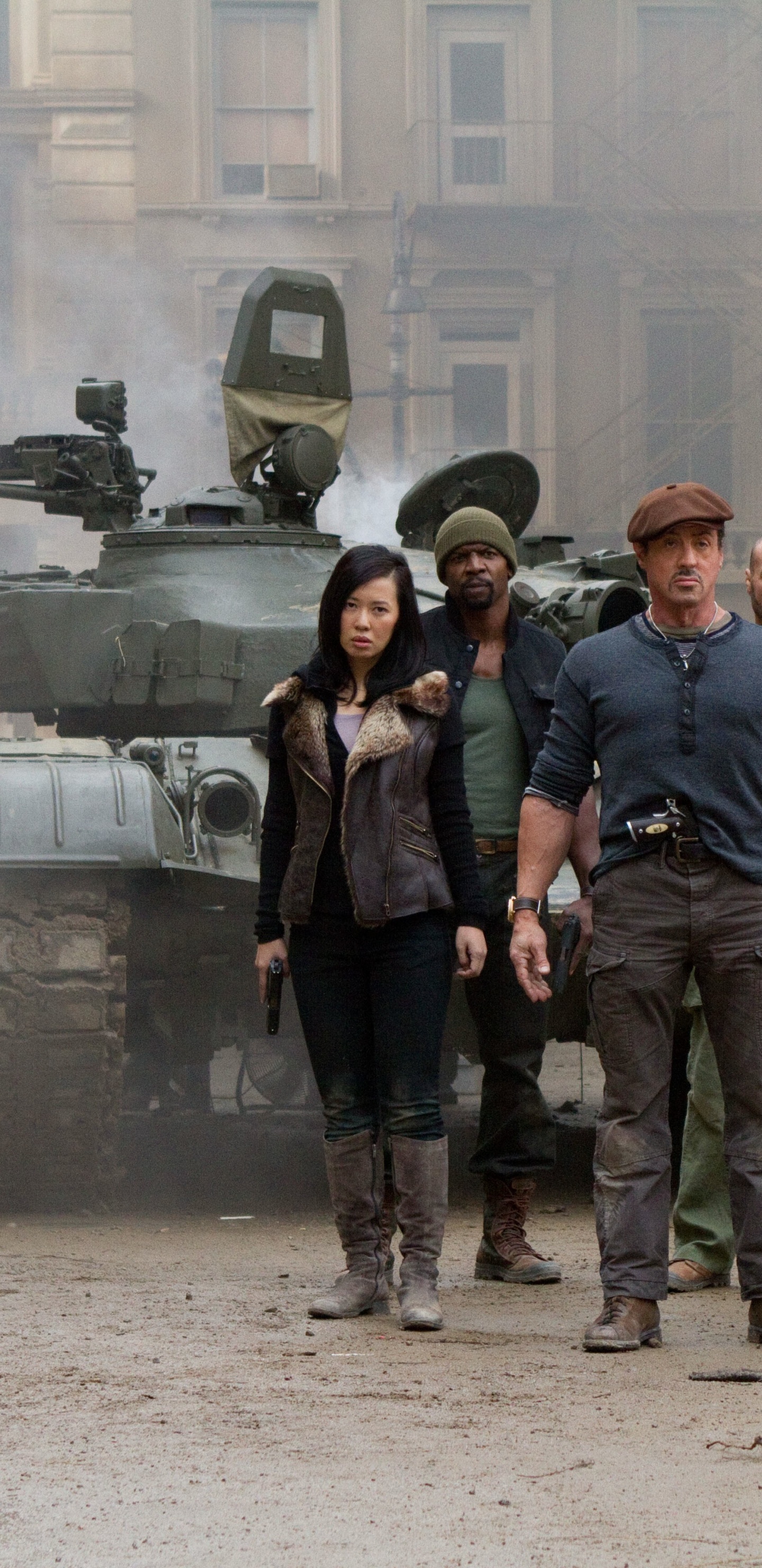 Grupo de Hombres de Pie Sobre un Piso de Concreto Gris Durante el Día. Wallpaper in 1440x2960 Resolution