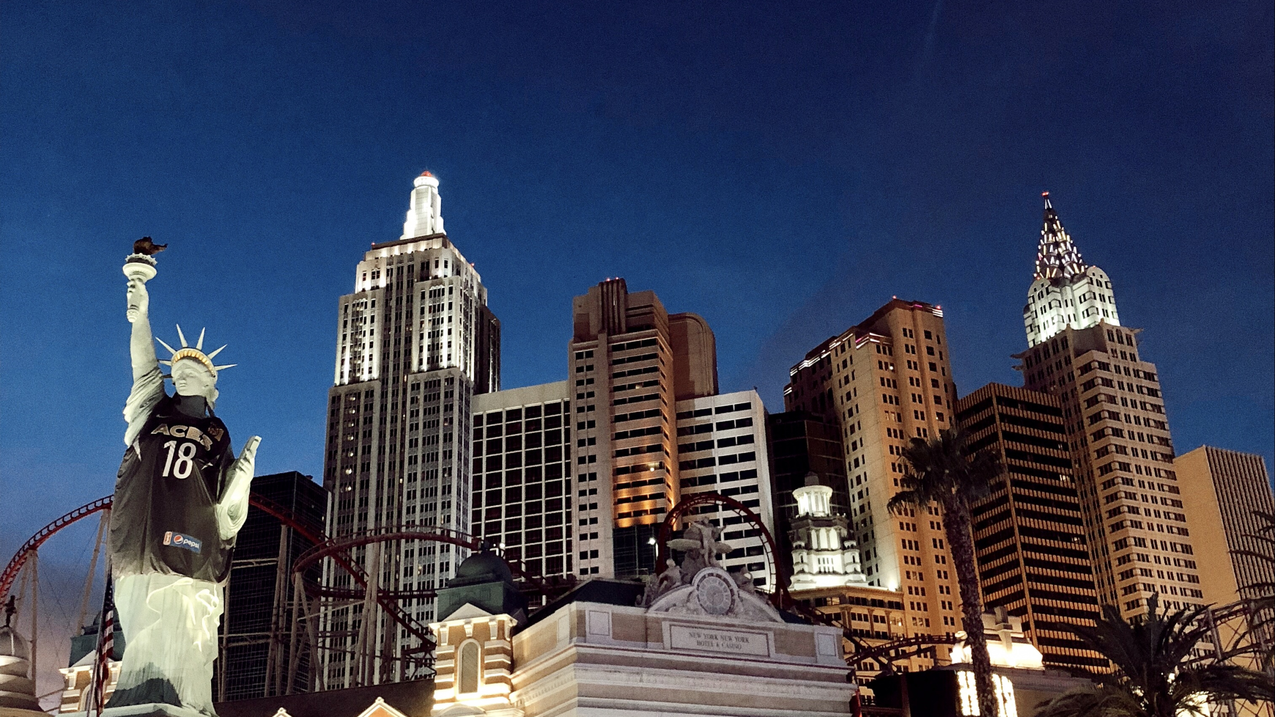 Las Vegas, USA, New York-New York Hotel Casino, Metropole, Tower Block. Wallpaper in 2560x1440 Resolution