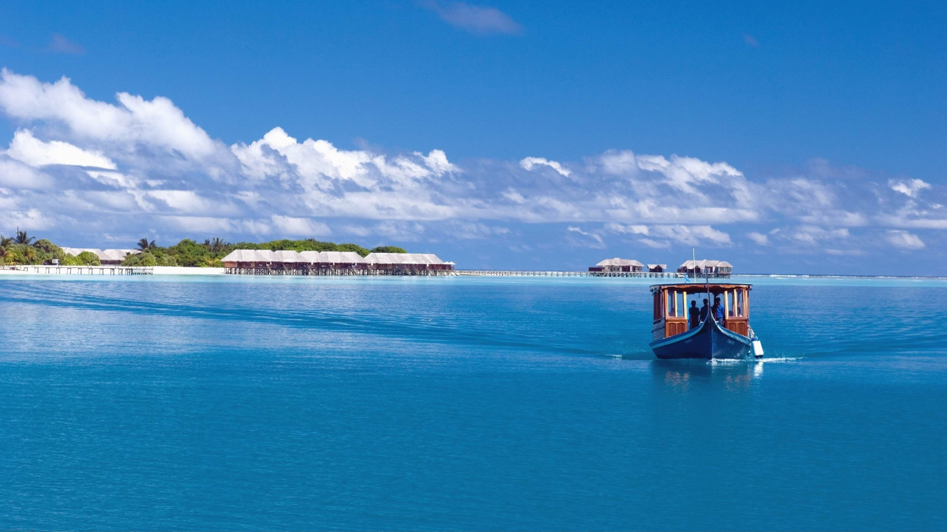 Brown Boat on Sea Under Blue Sky During Daytime. Wallpaper in 1366x768 Resolution