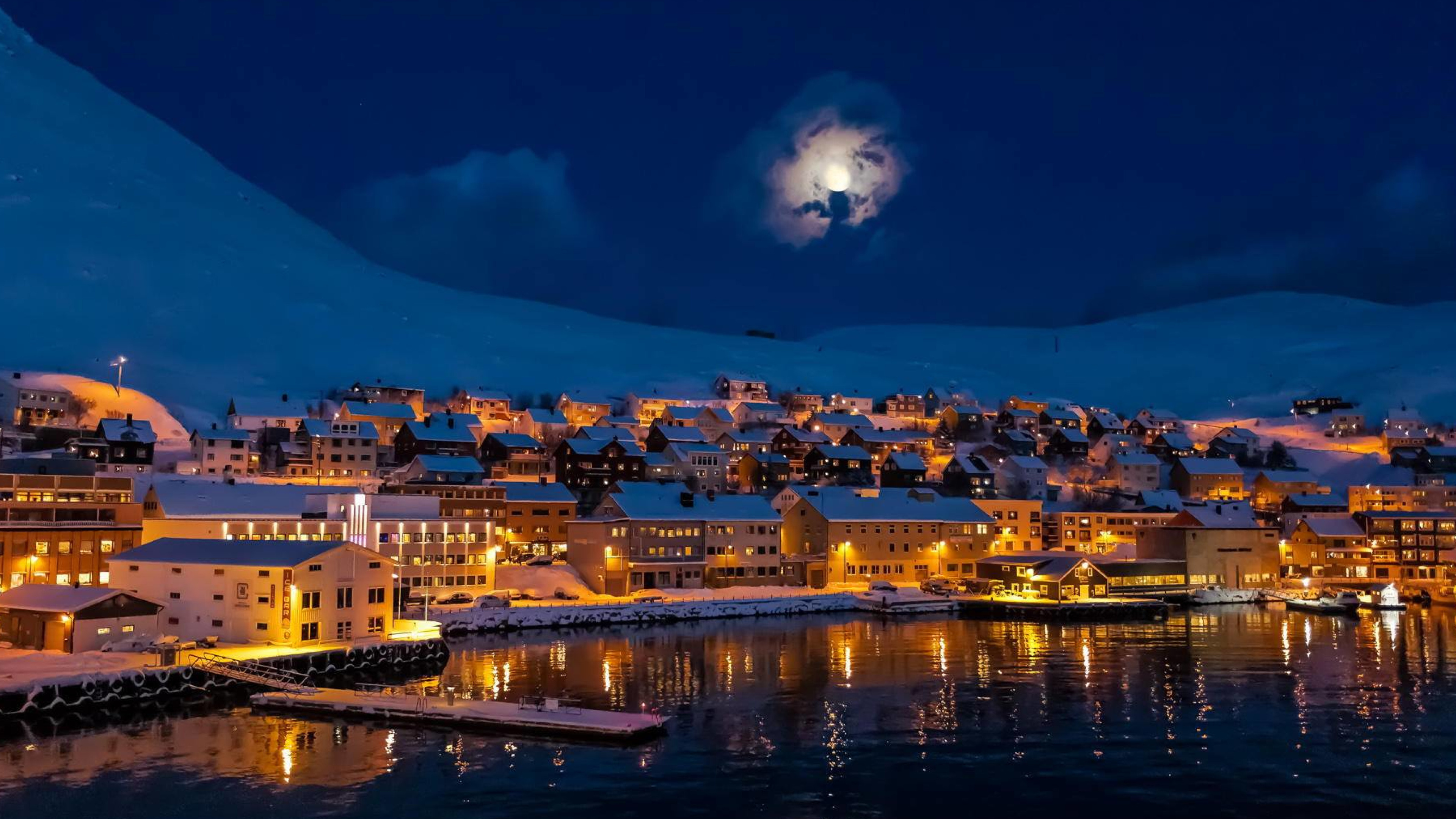 Horizon de la Ville Pendant la Nuit. Wallpaper in 3840x2160 Resolution