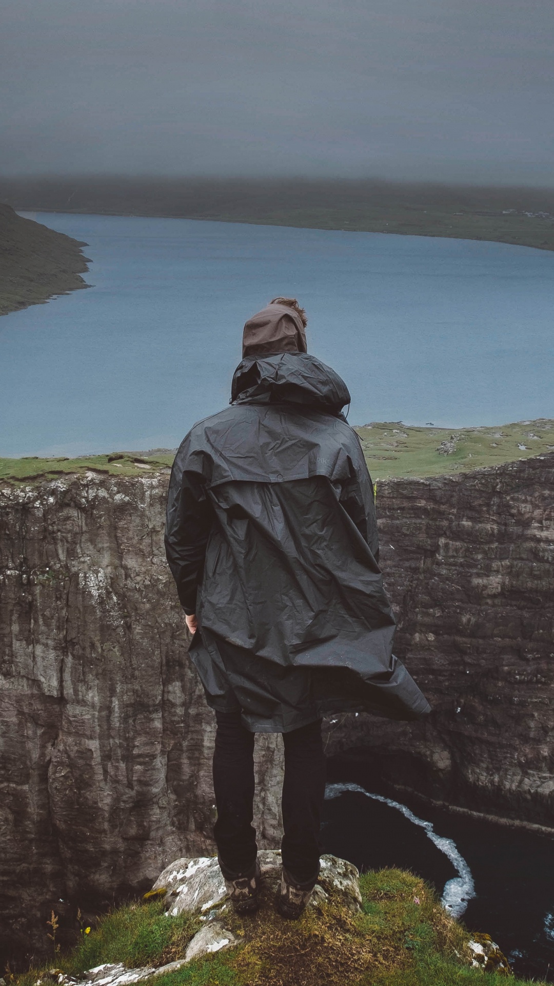 Man in Gray Hoodie Standing on Cliff During Daytime. Wallpaper in 1080x1920 Resolution