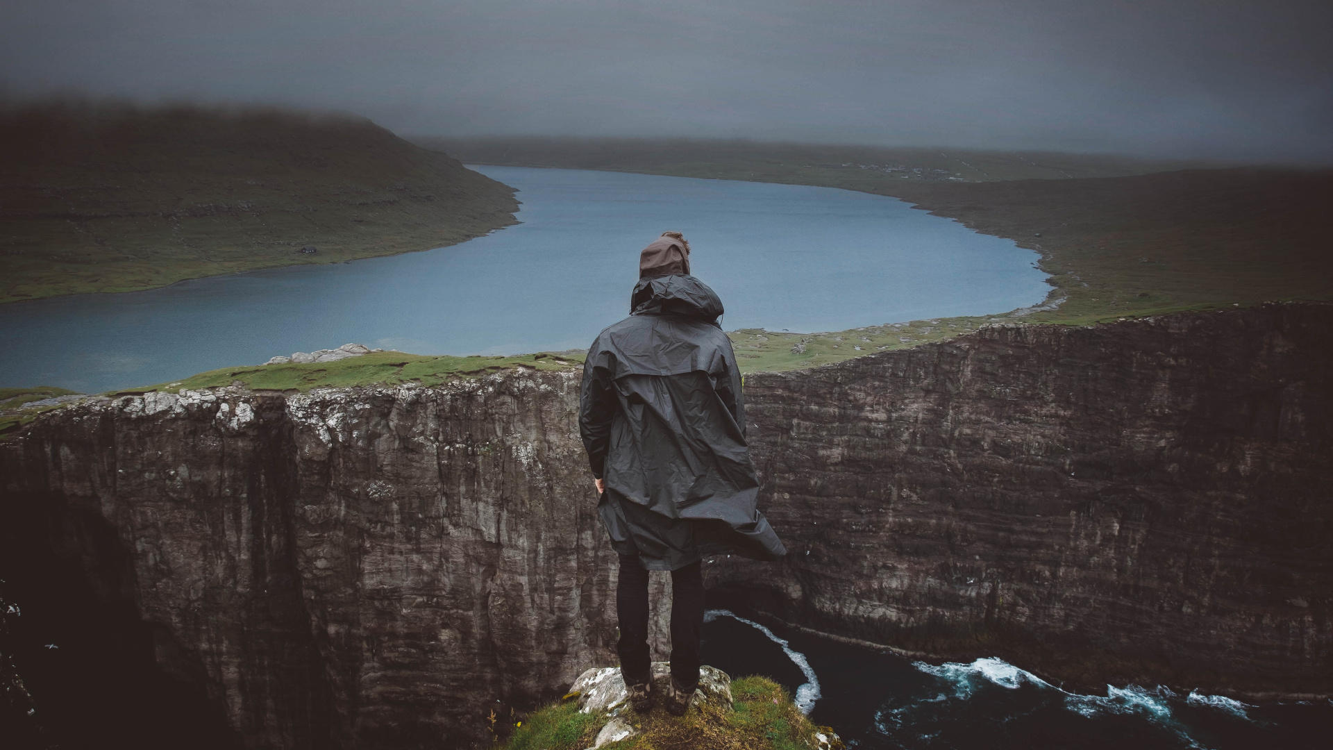 Man in Gray Hoodie Standing on Cliff During Daytime. Wallpaper in 1920x1080 Resolution